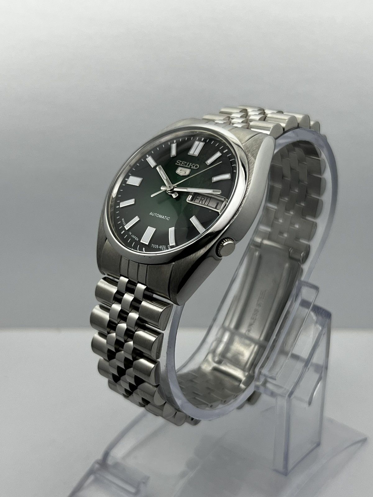 Seiko Seiko 5 Automatic Baton Dial Wrist Watch Day/Date Japan Size 36 - 12 Thumbnail