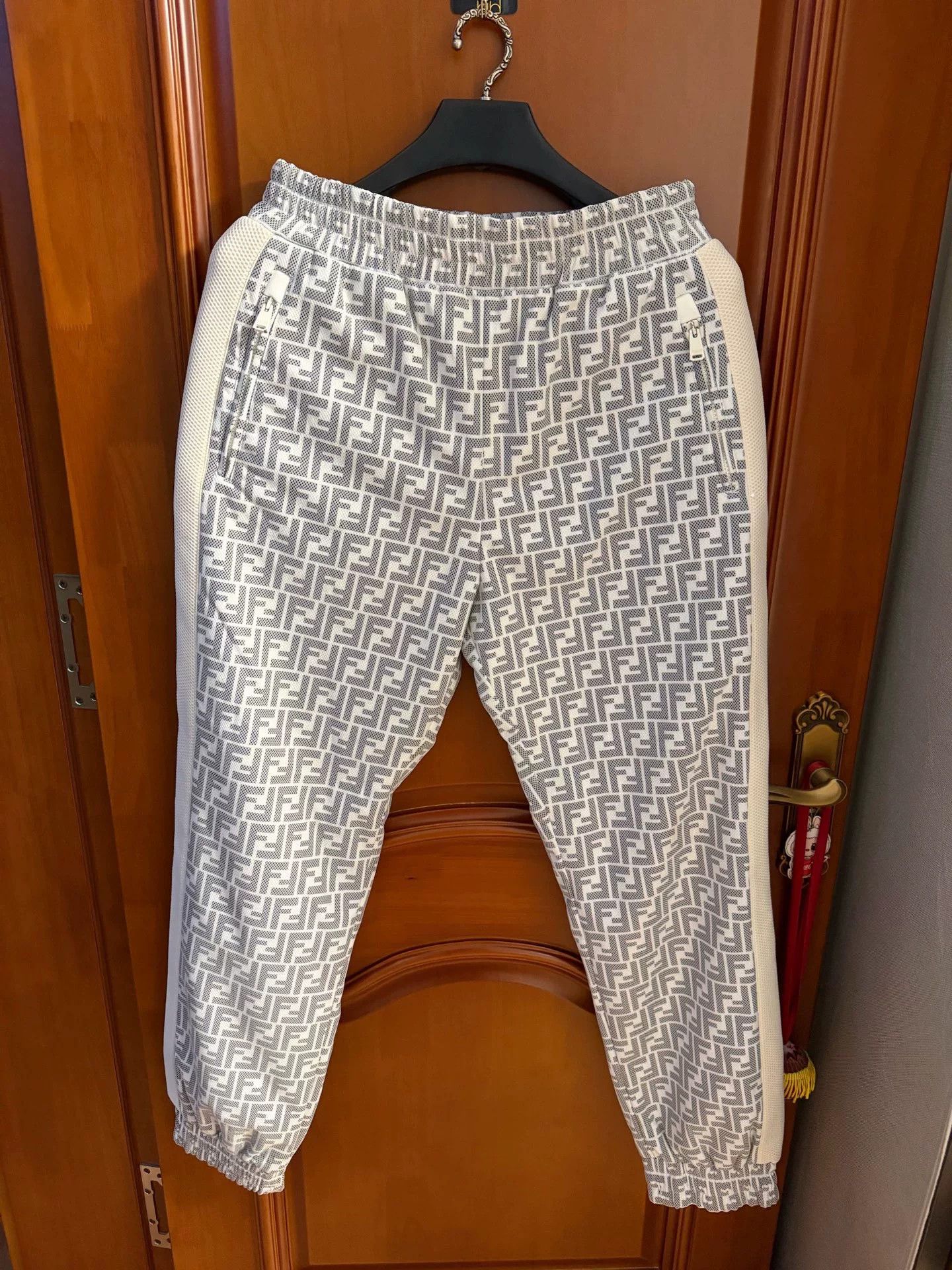 Fendi fendi white logo ski series snow pants Size US 42 / EU 58 - 1 Thumbnail