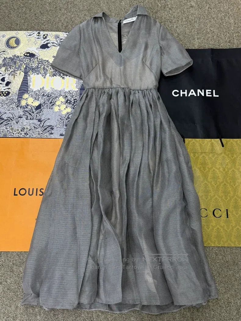 Dior Dior Gray V-neck short-sleeved dress with puffy skirt Size XS / US 0-2 / IT 36-38 - 1 Thumbnail