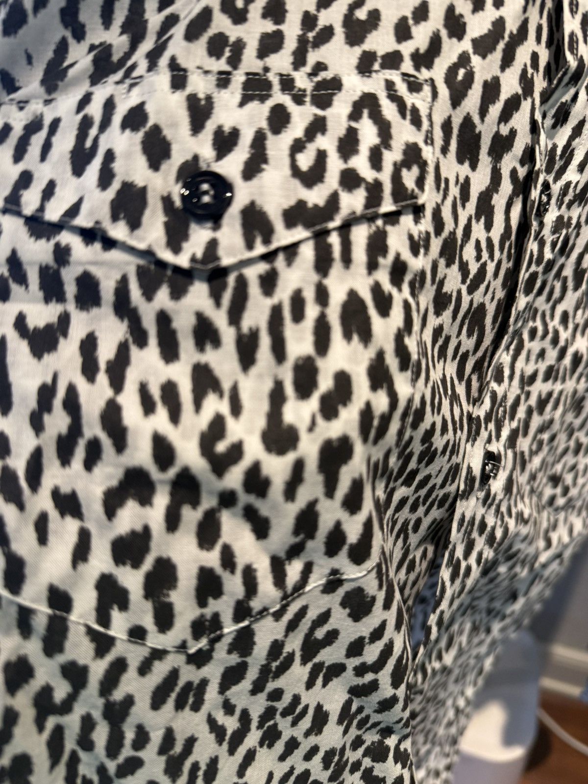 Saint Laurent Paris white Leopard的print the western shirt collar size40 Size US M / EU 48-50 / 2 - 11 Thumbnail