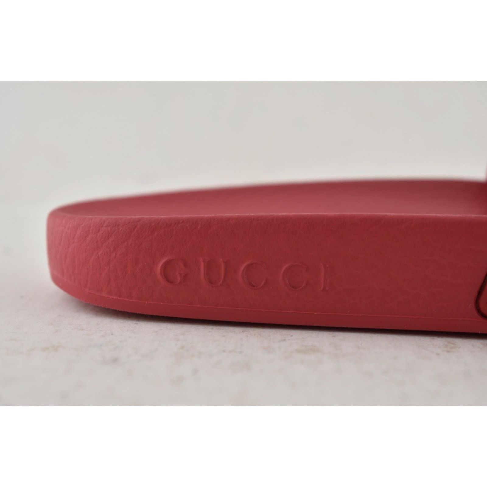 Gucci Gucci Deep Coral Red Rubber Quilted GG Logo Flat Pool Slide Size US 6 / IT 36 - 6 Thumbnail