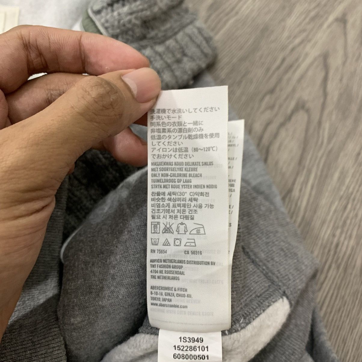 20471120 Vintage Abercrombie and Fitch gray sweater cardigan Size US S / EU 44-46 / 1 - 12 Thumbnail