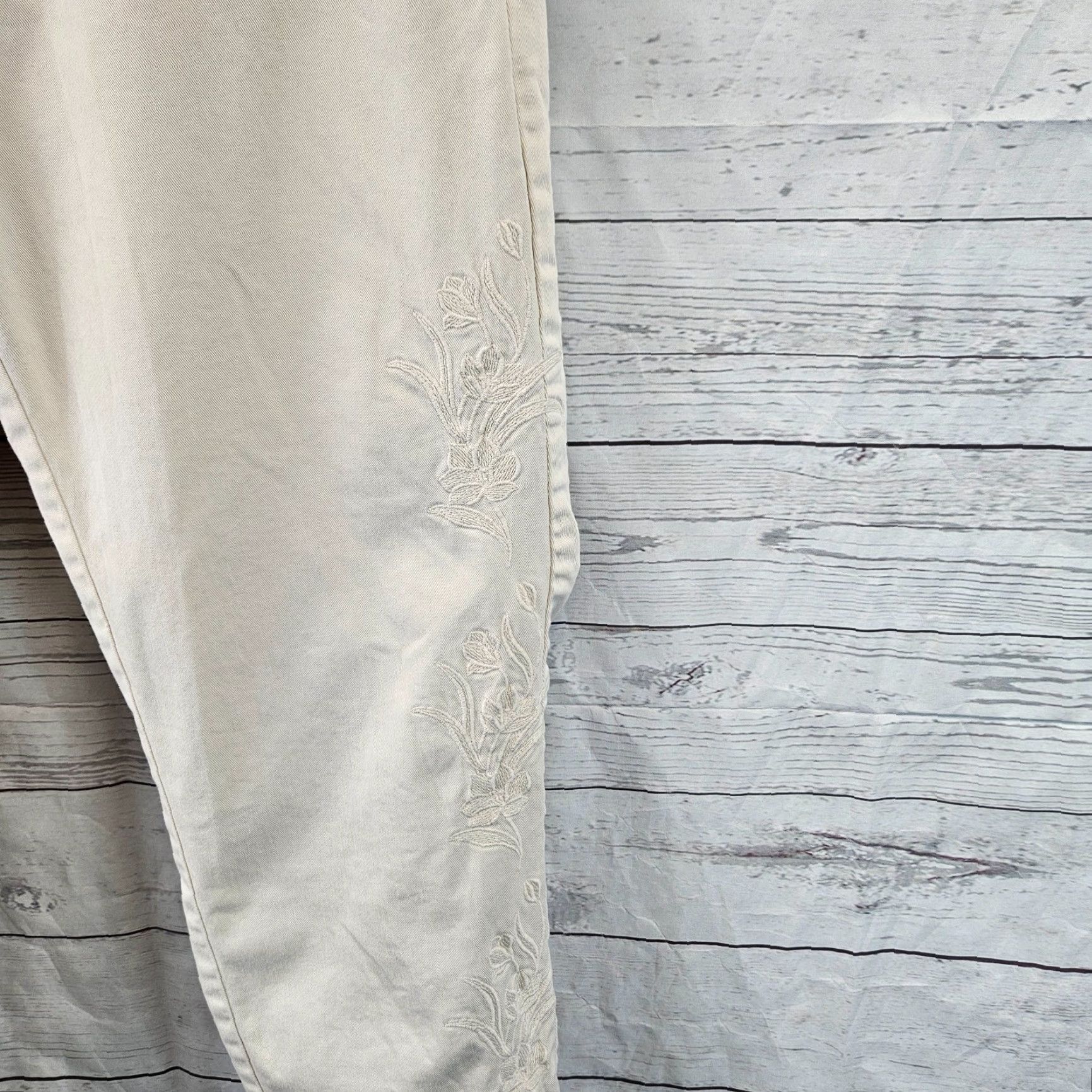 Loft LOFT Ann Taylor Womens Marisa Ankle Pants Sz 6 Embroidered Raw Hem Ivory Cotton Blend Pants Womens 6 Ankle Embroidered Ivory 90s? Size 28" / US 6 / IT 42 - 3 Thumbnail