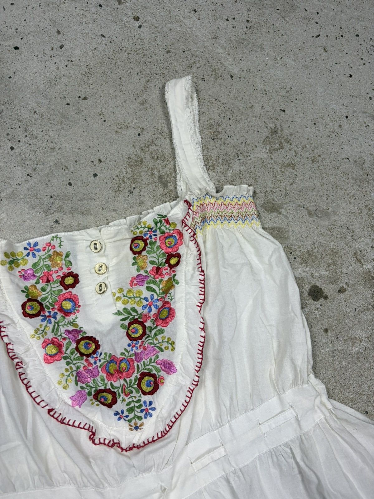 Dolce & Gabbana Vintage 2000s Dolce & Gabbana White Floral Embroidered Top Size M / US 6-8 / IT 42-44 - 7 Thumbnail