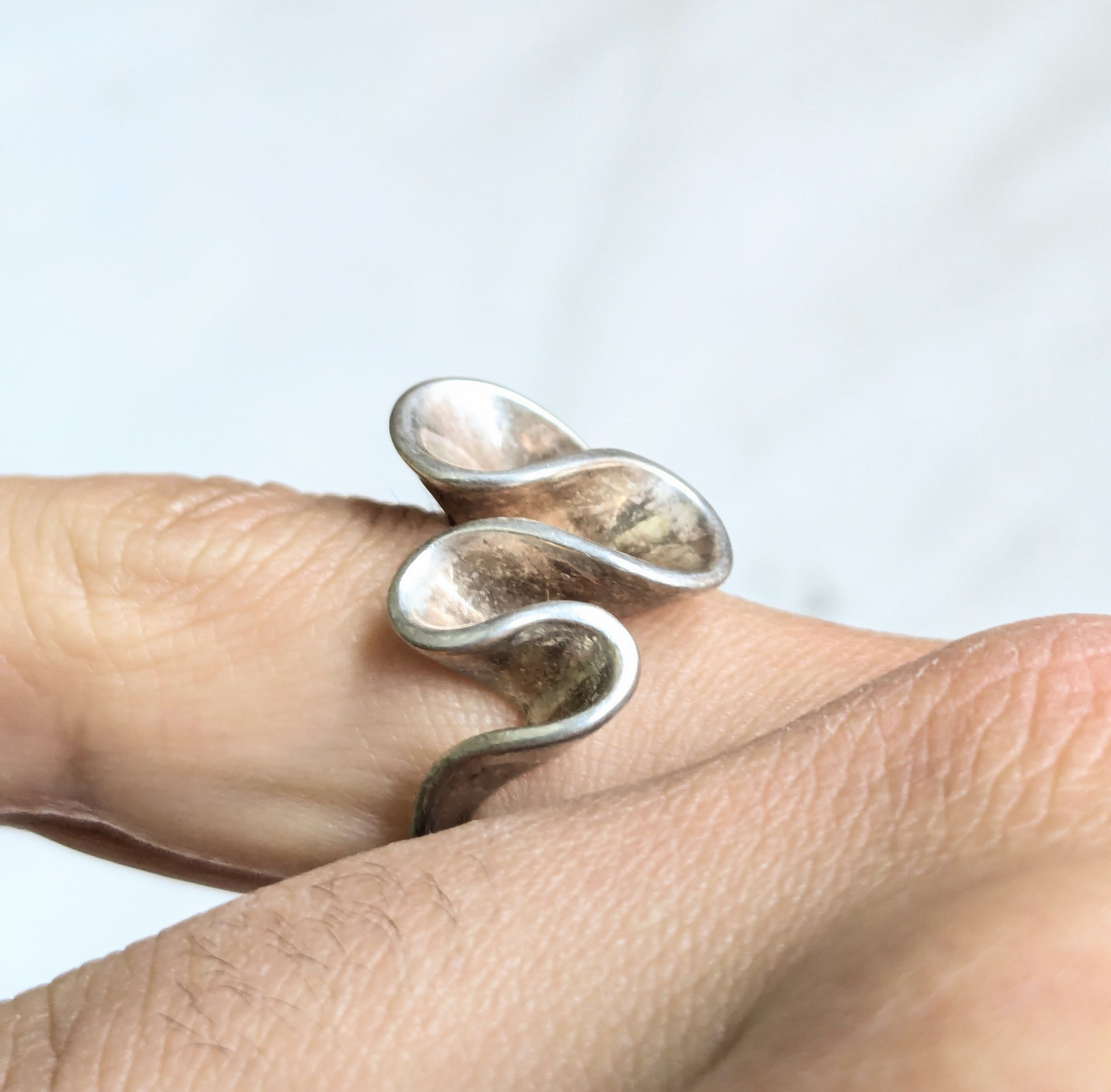 Jewelry Sterling Silver Ring Wavy 8 Modern Abstract Size ONE SIZE - 9 Thumbnail