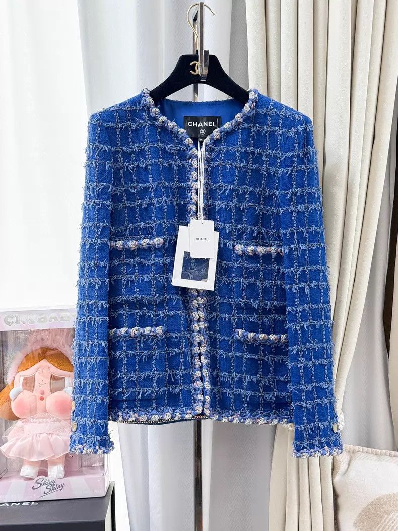 Chanel Chanel Plaid four-pocket tweed long-sleeved jacket Size XS / US 0-2 / IT 36-38 - 1 Thumbnail