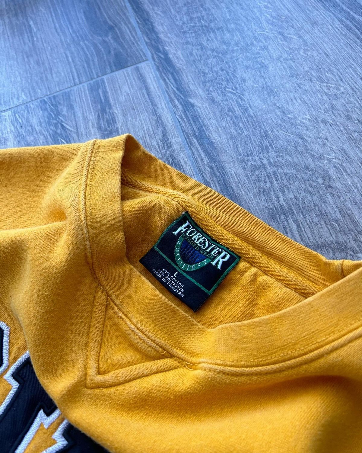 Vintage Vintage IOWA big logo collage sweatshirt mens Size US L / EU 52-54 / 3 - 3 Thumbnail