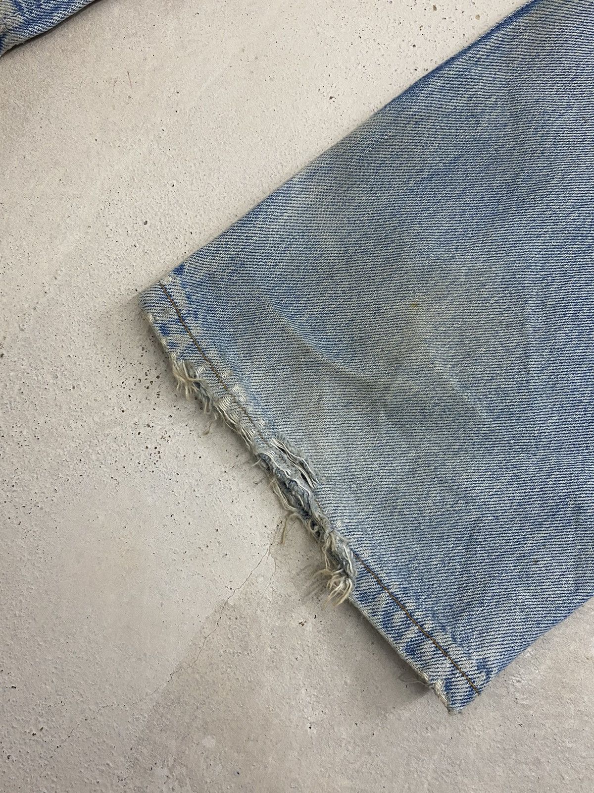 Levi's Vintage 90s Levis 501 Button Fly 311 Distressed Light Blue Size US 31 - 16 Thumbnail