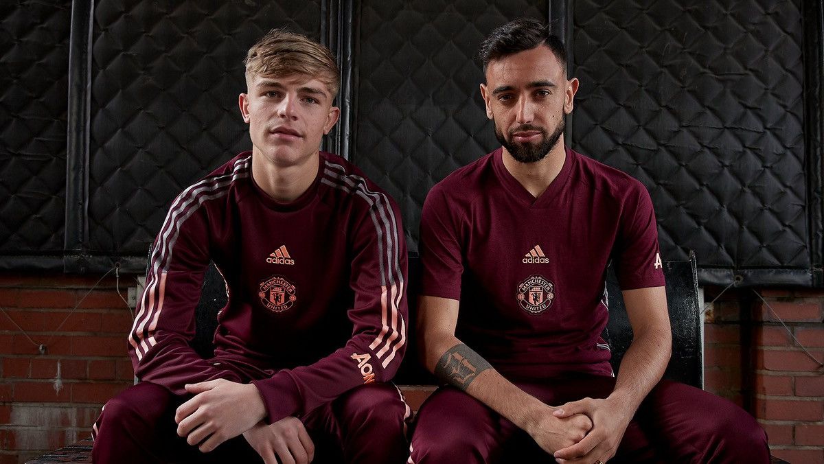 Adidas × Vintage MAN UNITED ADIDAS 2020/2021 FOOTBALL TRAVEL SWEATSHIRT Size US M / EU 48-50 / 2 - 10 Thumbnail