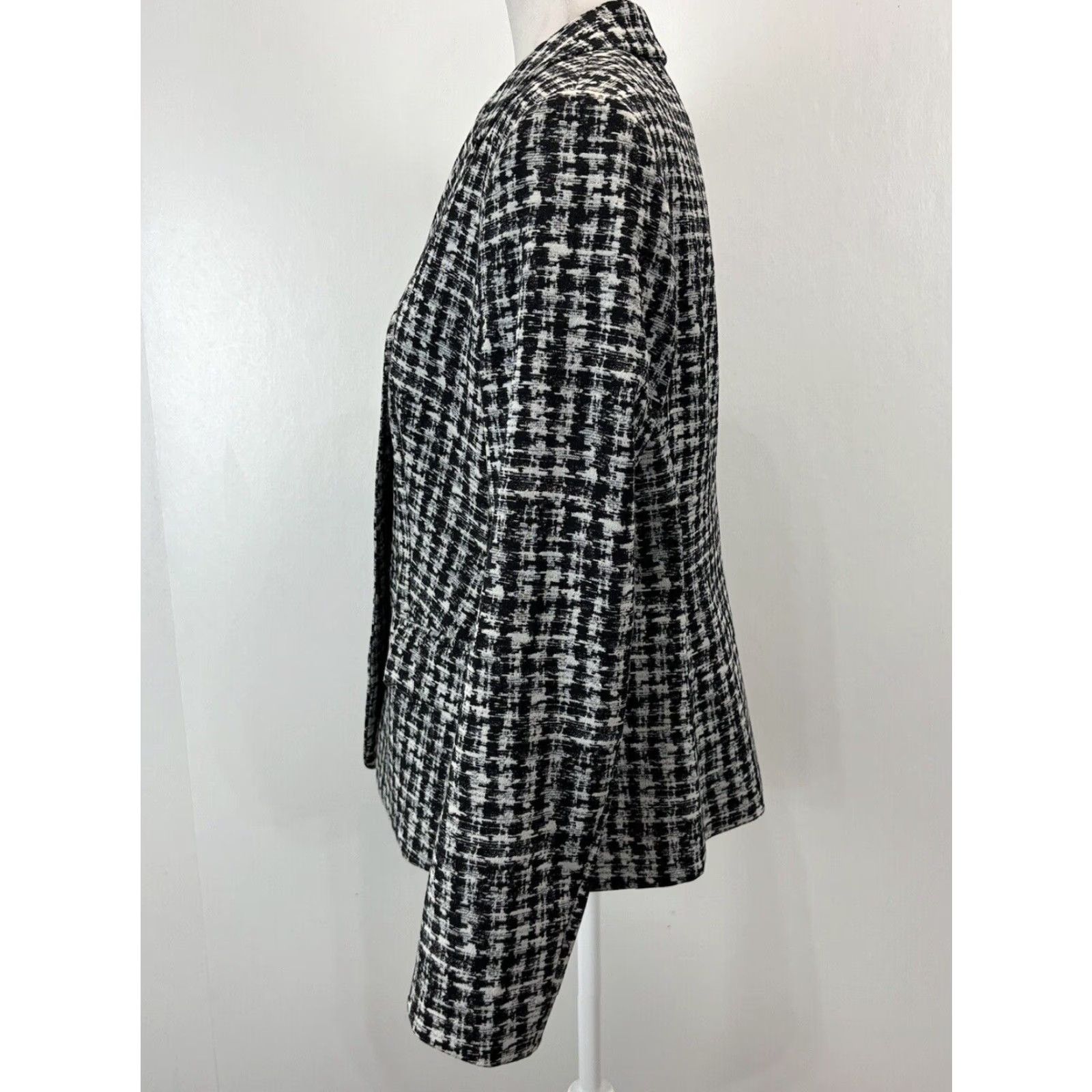 Hugo Boss HUGO BOSS Slim Fit Blazer Jacket Sz 10 Women’s Irregular Check Italian Fabric Black White Jacket Blazer Women Mens? Wait. Size L / US 10 / IT 46 - 2 Thumbnail