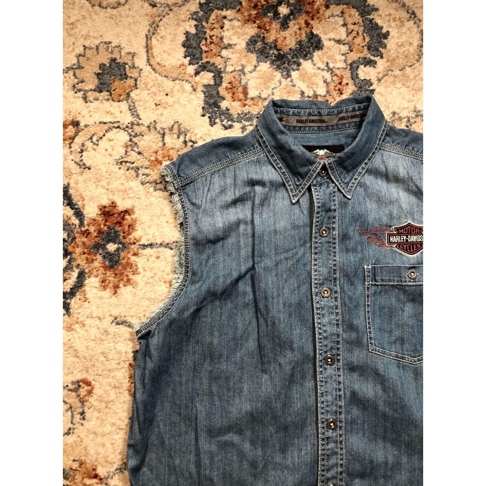 Harley Davidson Harley-Davidson Shirt Mens Large Denim Sleeveless Button-Up Bar & Shield Flames Embroidered Back Yoke Size US L / EU 52-54 / 3 - 2 Thumbnail