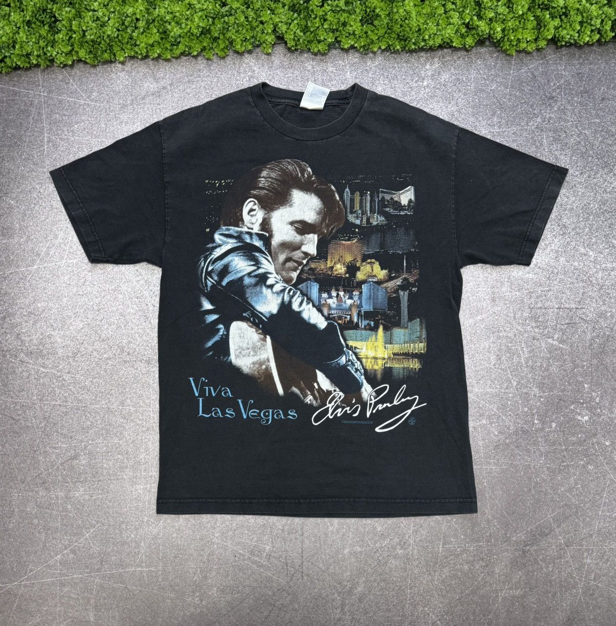 Vintage Vintage 1997 Elvis Presley Viva Las Vegas Tee Music USA Size US L / EU 52-54 / 3 - 1 Thumbnail