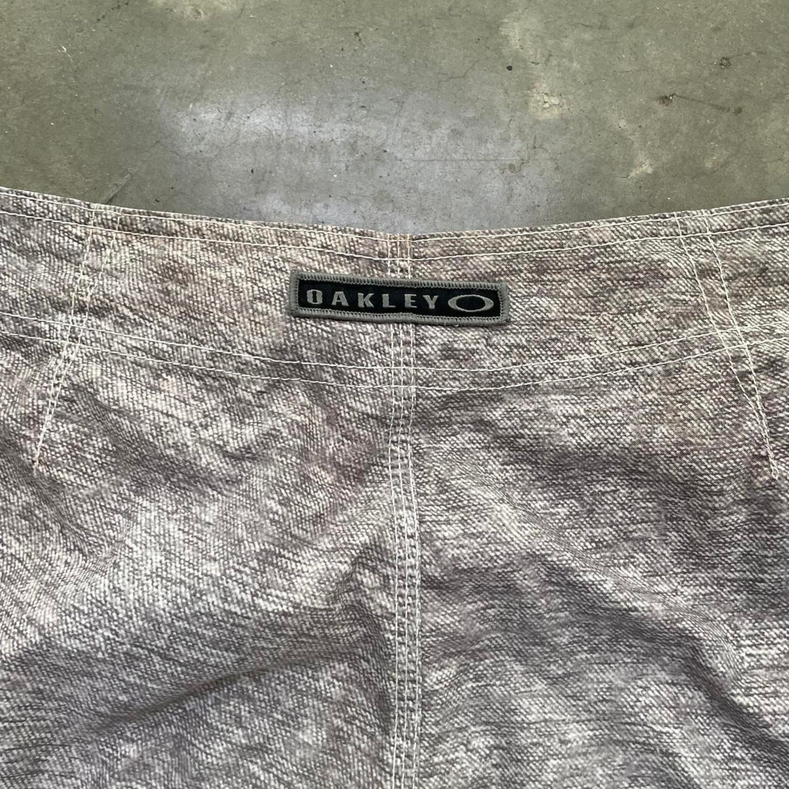 Oakley Oakley Grey Swim Shorts Size US 33 - 3 Thumbnail