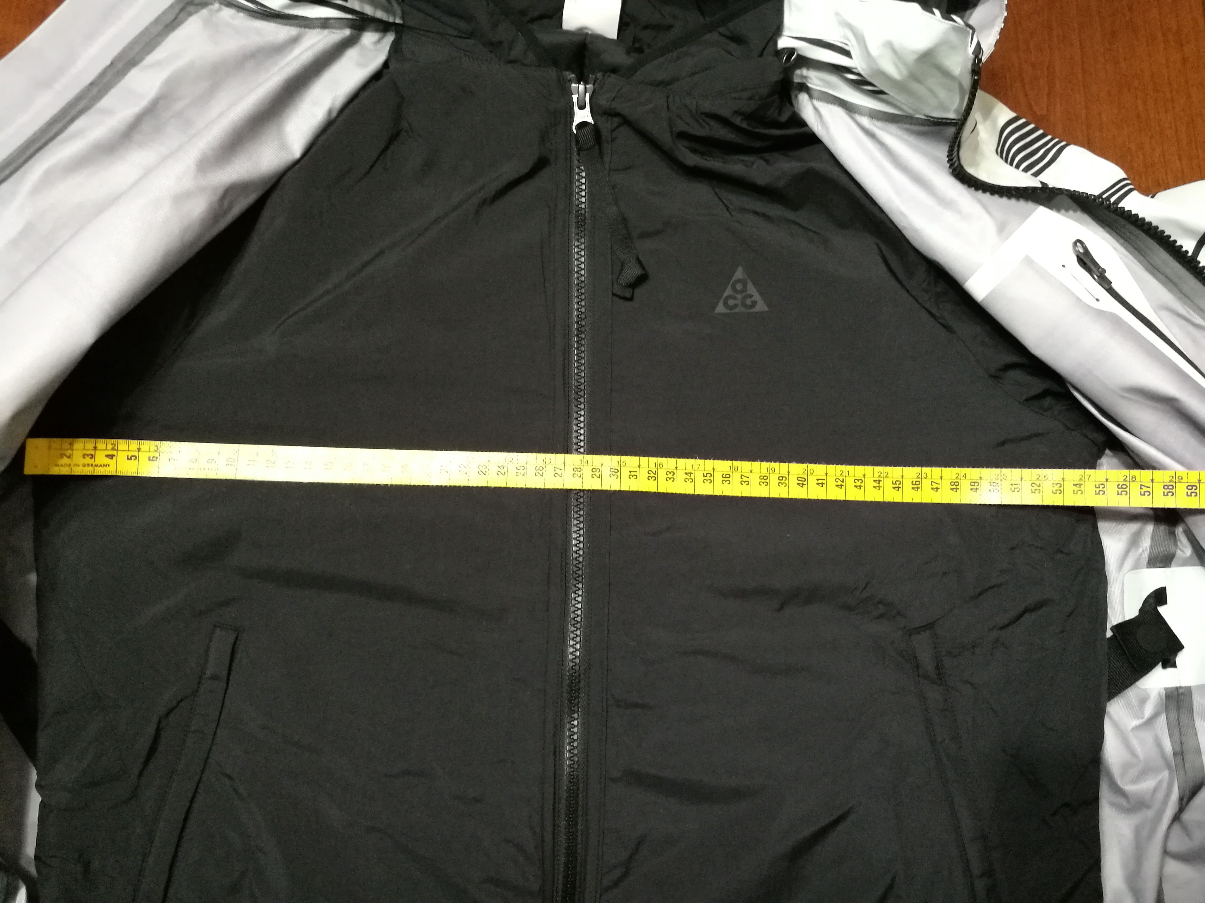 Nike ACG Nikelab ACG GORE-TEX Barely Green Jacket WMNS L 924079-372 Size L / US 10 / IT 46 - 14 Thumbnail