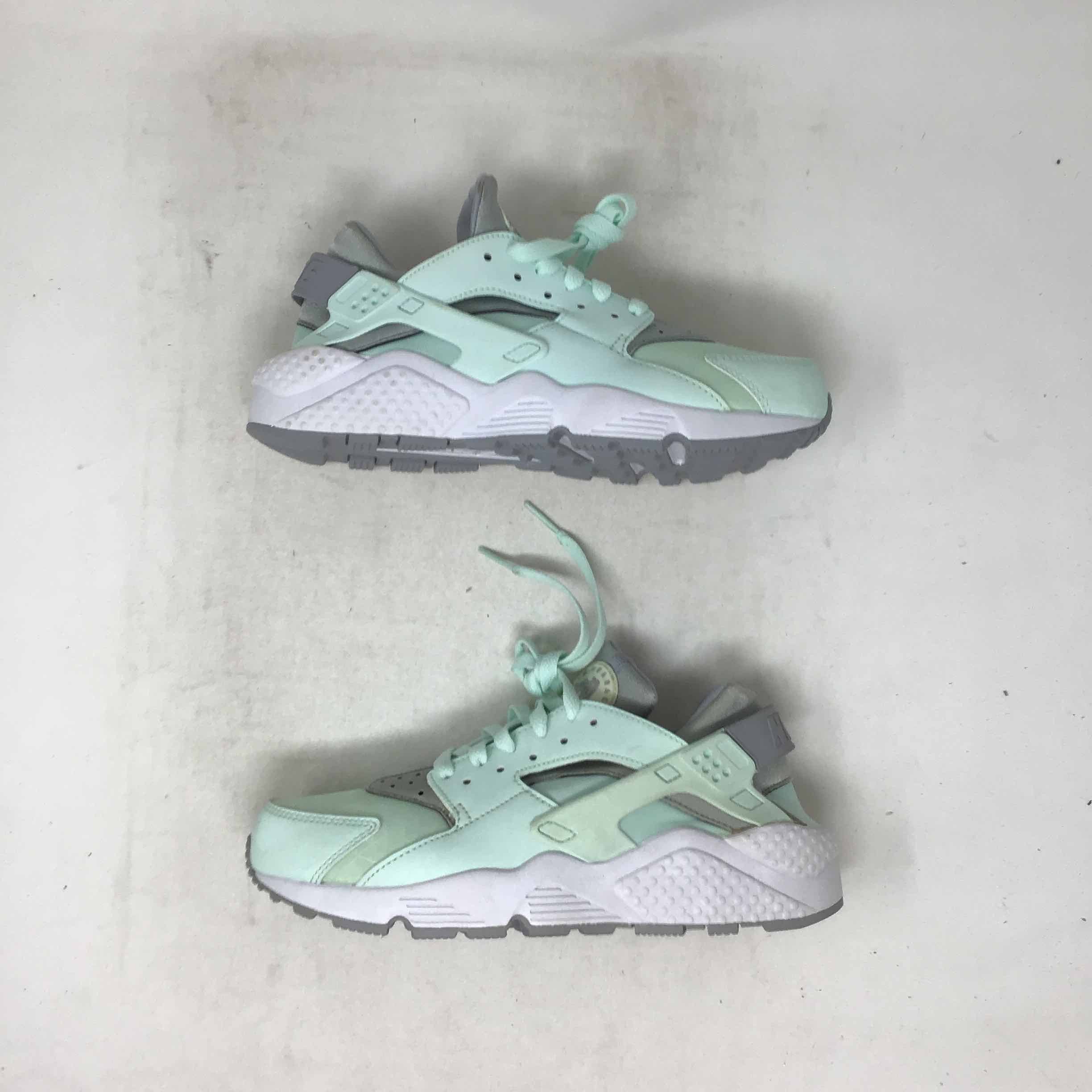 Wmns Air Huarache Run Igloo