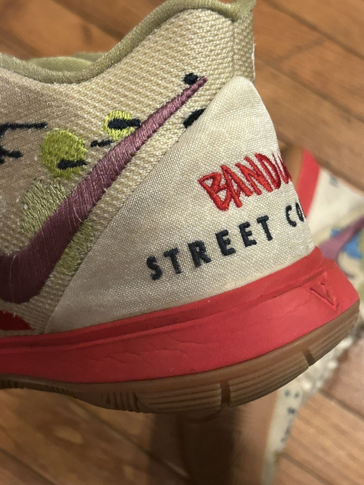 Nike Nike Kyrie 5 x Bandulu Size US 7 / EU 40 - 11 Thumbnail