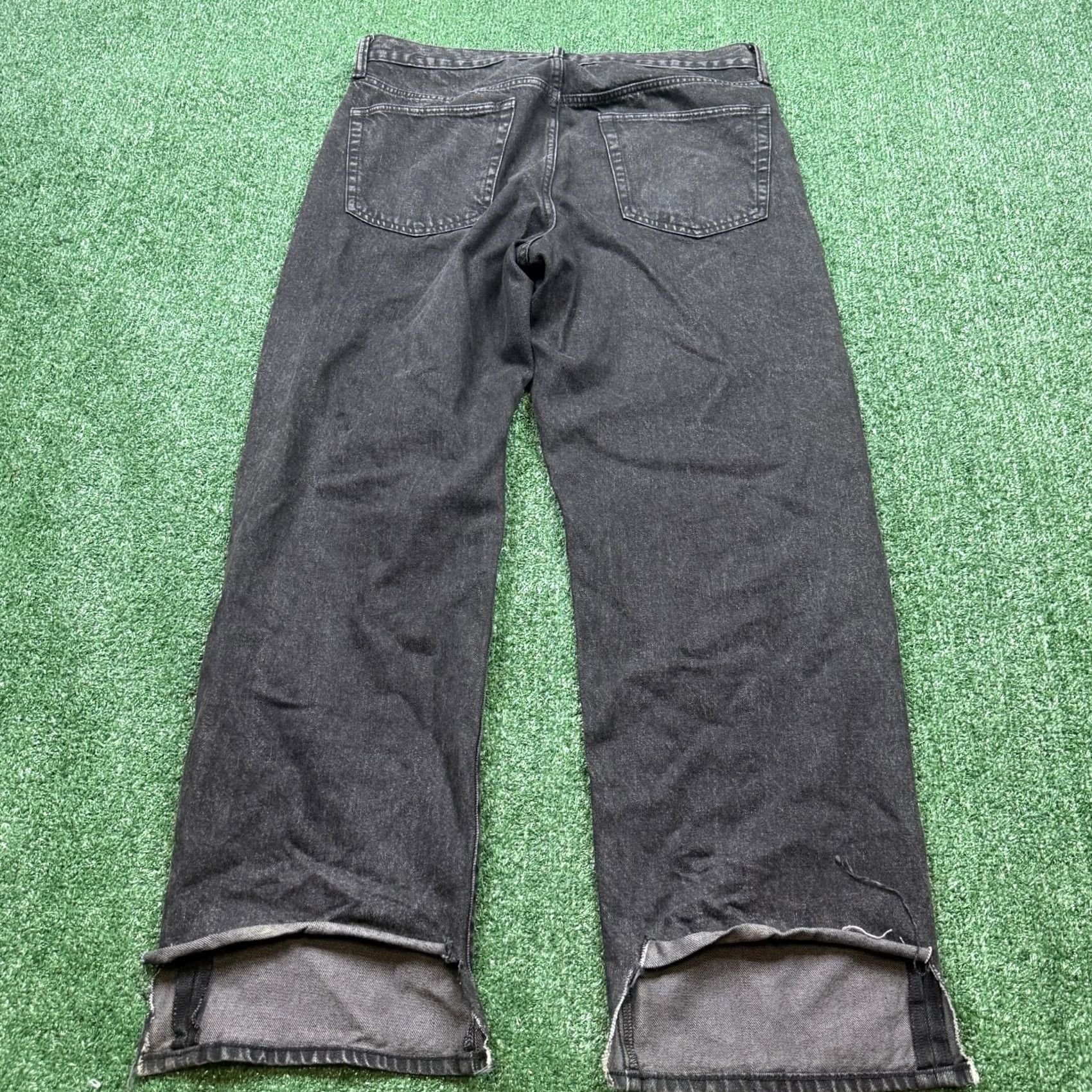 Gap Gap Jeans Men's Size 34 x 32 Black Relaxed Fit Step Hem 5-Pocket Denim Straight Navy? Size US 34 / EU 50 - 7 Thumbnail