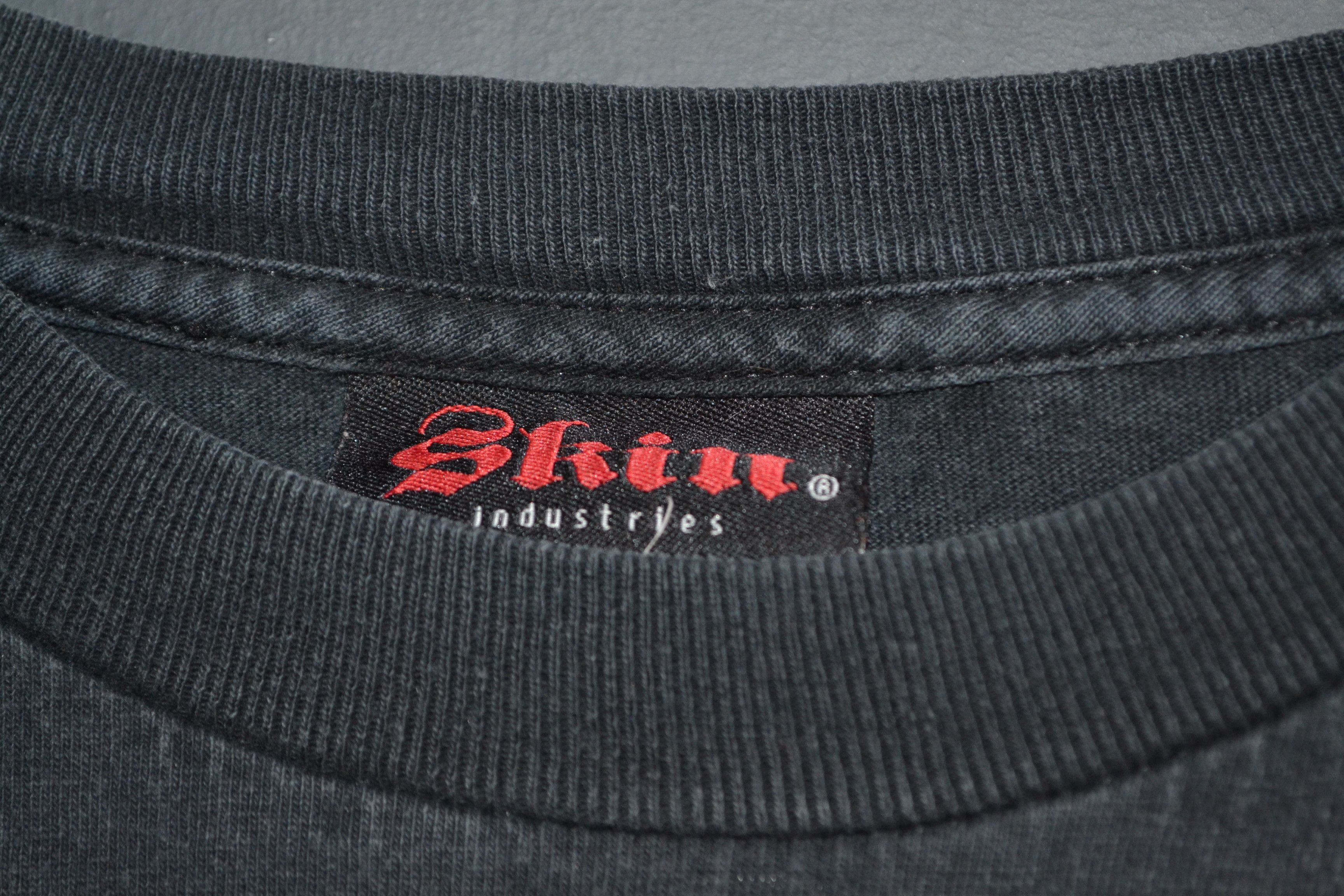 Vintage Skin Industries S-M size Vintage Black T-shirt Y2K Size US S / EU 44-46 / 1 - 3 Thumbnail