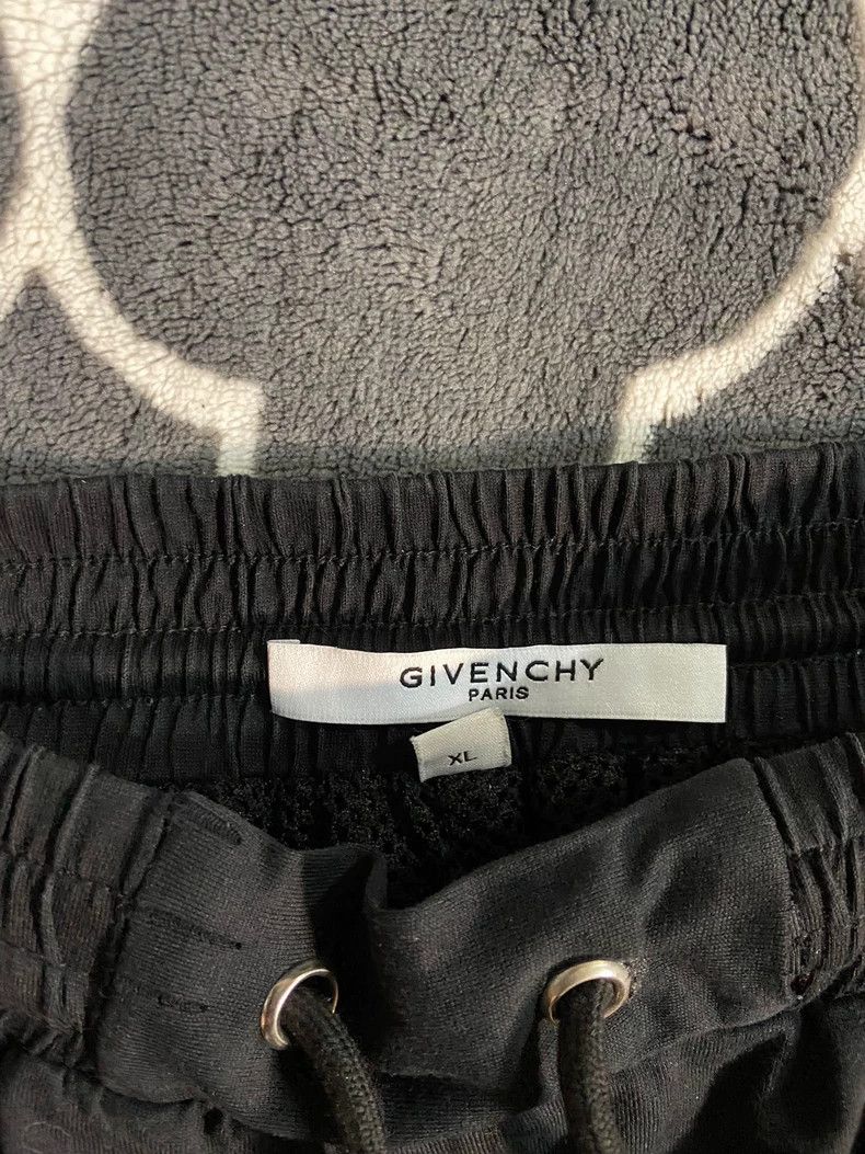 Givenchy Givenchy SizeXL Men's Casual Shorts, Large Five-Star Size US 29 - 2 Thumbnail