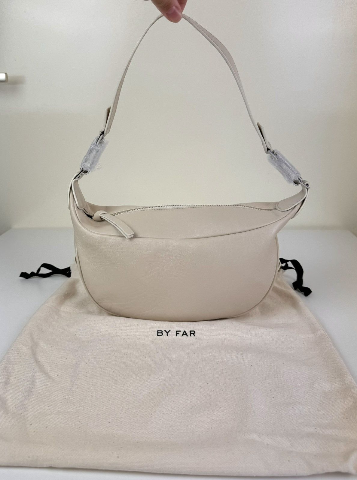 By Far By Far Amy Leather Beige Nude Shoulders Bum Waist Bag Ivory Size ONE SIZE - 4 Thumbnail