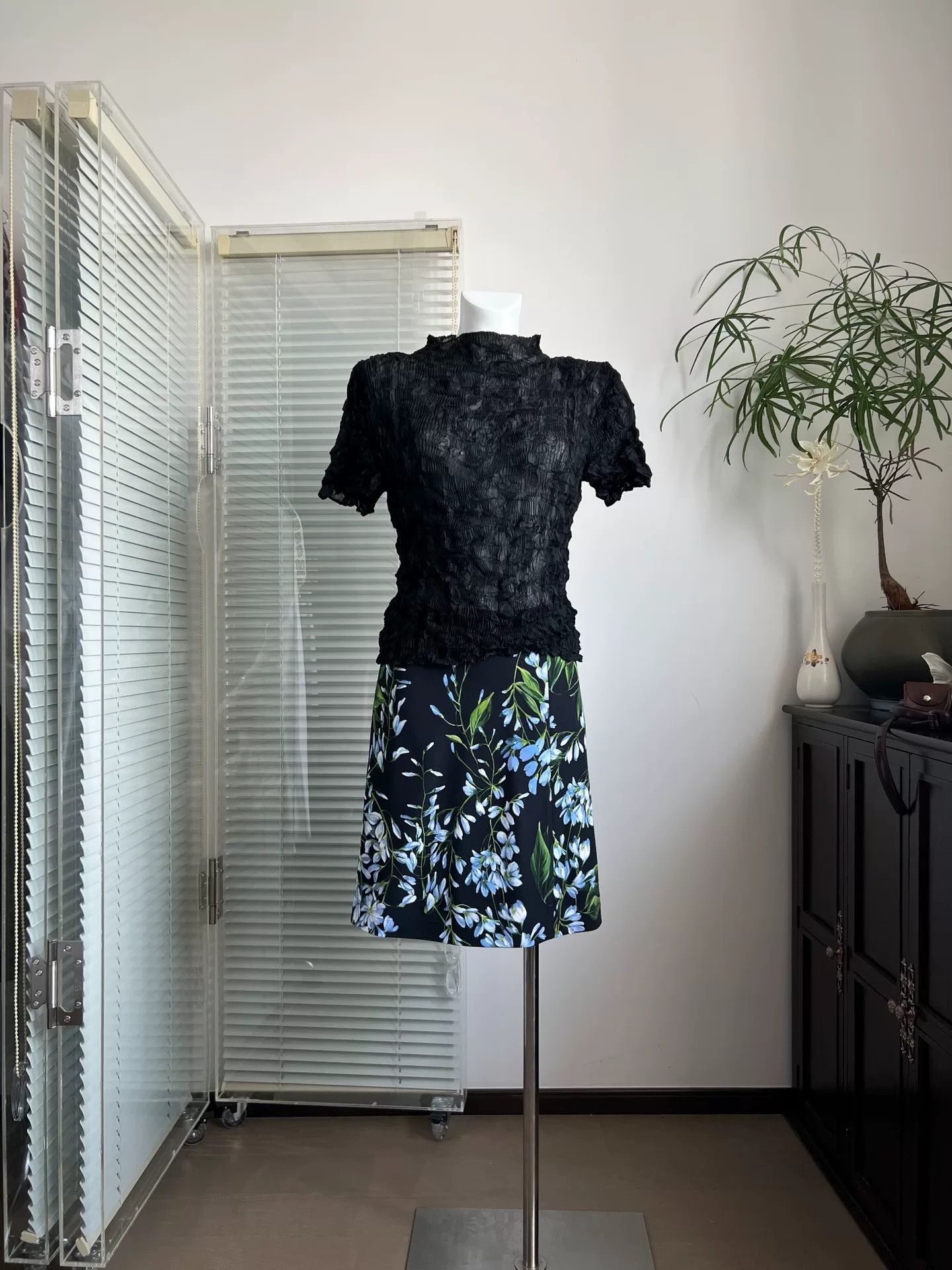 Blumarine Blumarine Blue Floral Pencil Skirt Size 42" / US 20 - 1 Thumbnail