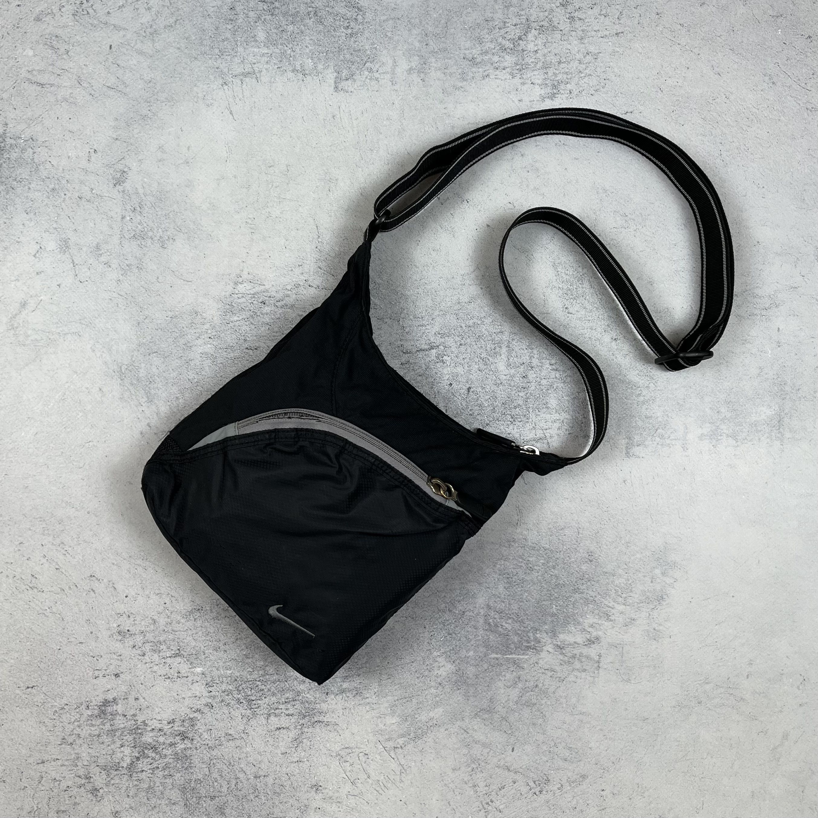 バッグ 90s NIKE one shoulder bag y2k Black old Pre-owned Nike X Vintage Nike Sling Bag Multipocket Y2k In Black