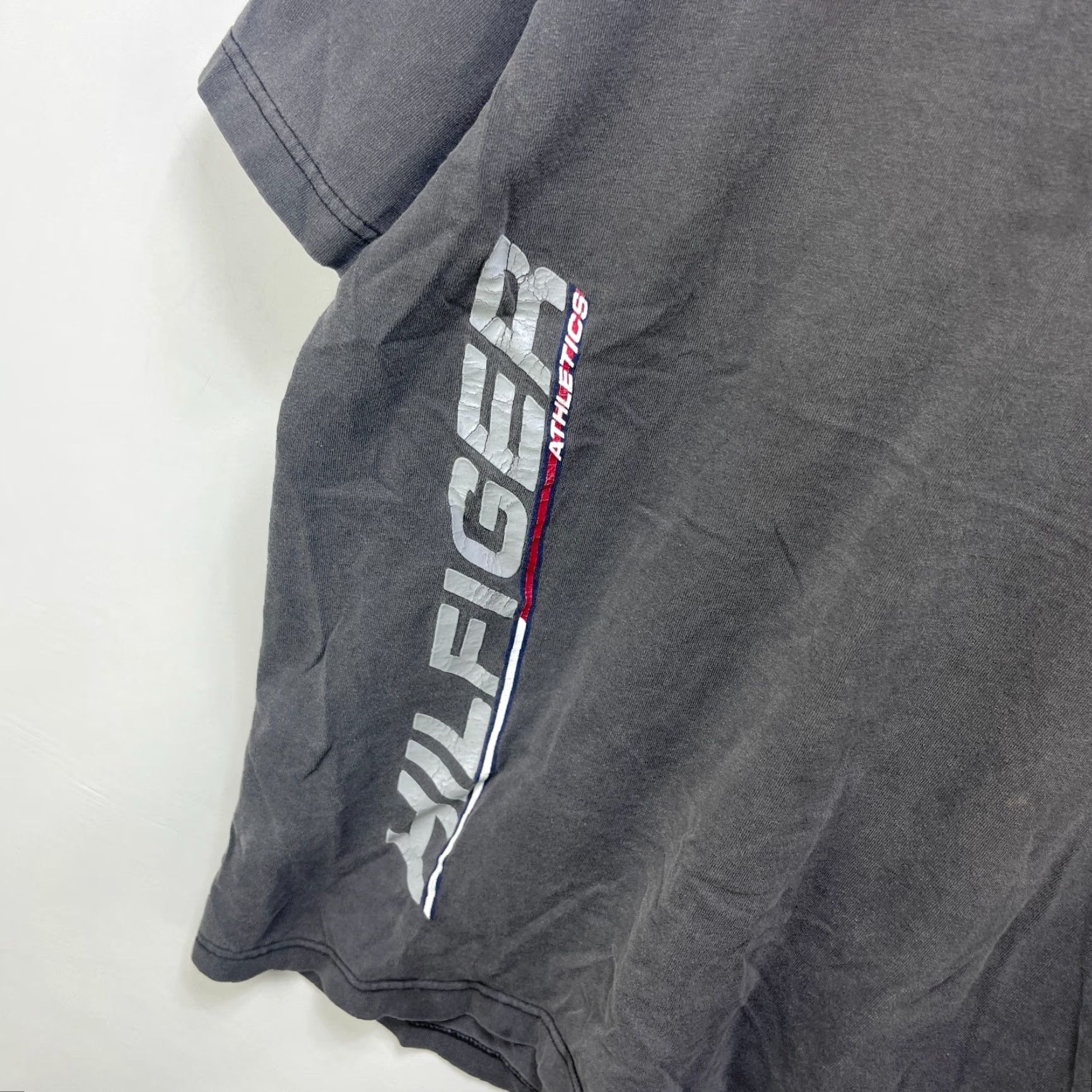 Tommy Hilfiger VINTAGE Tommy Hilfiger Sun Faded Black Gray Athletics T Shirt Large Size US L / EU 52-54 / 3 - 5 Thumbnail