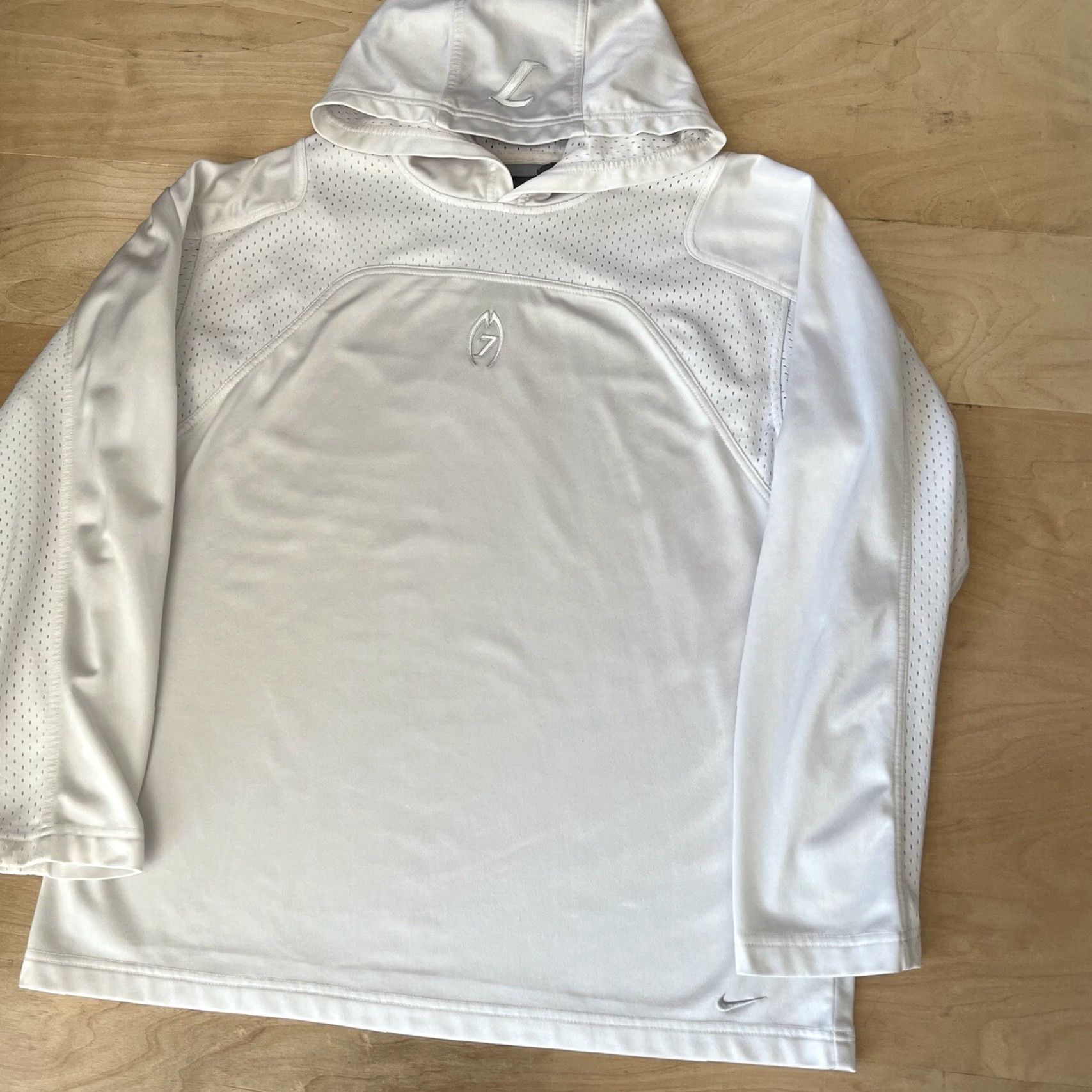 Nike VINTAGE Nike Michael Vick Hoodie L White 90s Sportswear Pullover Swoosh Nike Sportswear Logo Embroidered Men Size US L / EU 52-54 / 3 - 7 Thumbnail