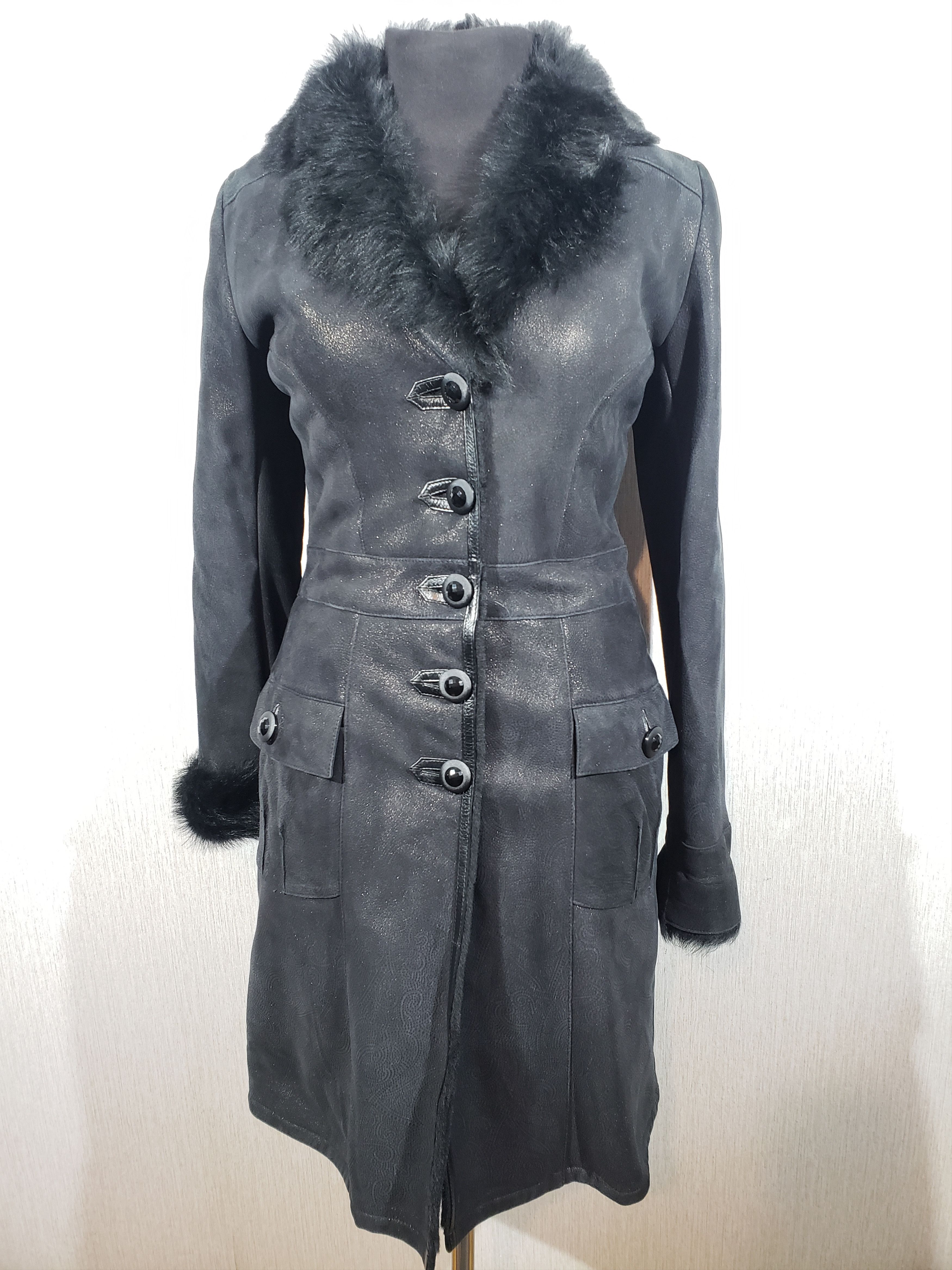 Other Stylish black sheepskin coat with buttons. Size M / US 6-8 / IT 42-44 - 1 Thumbnail