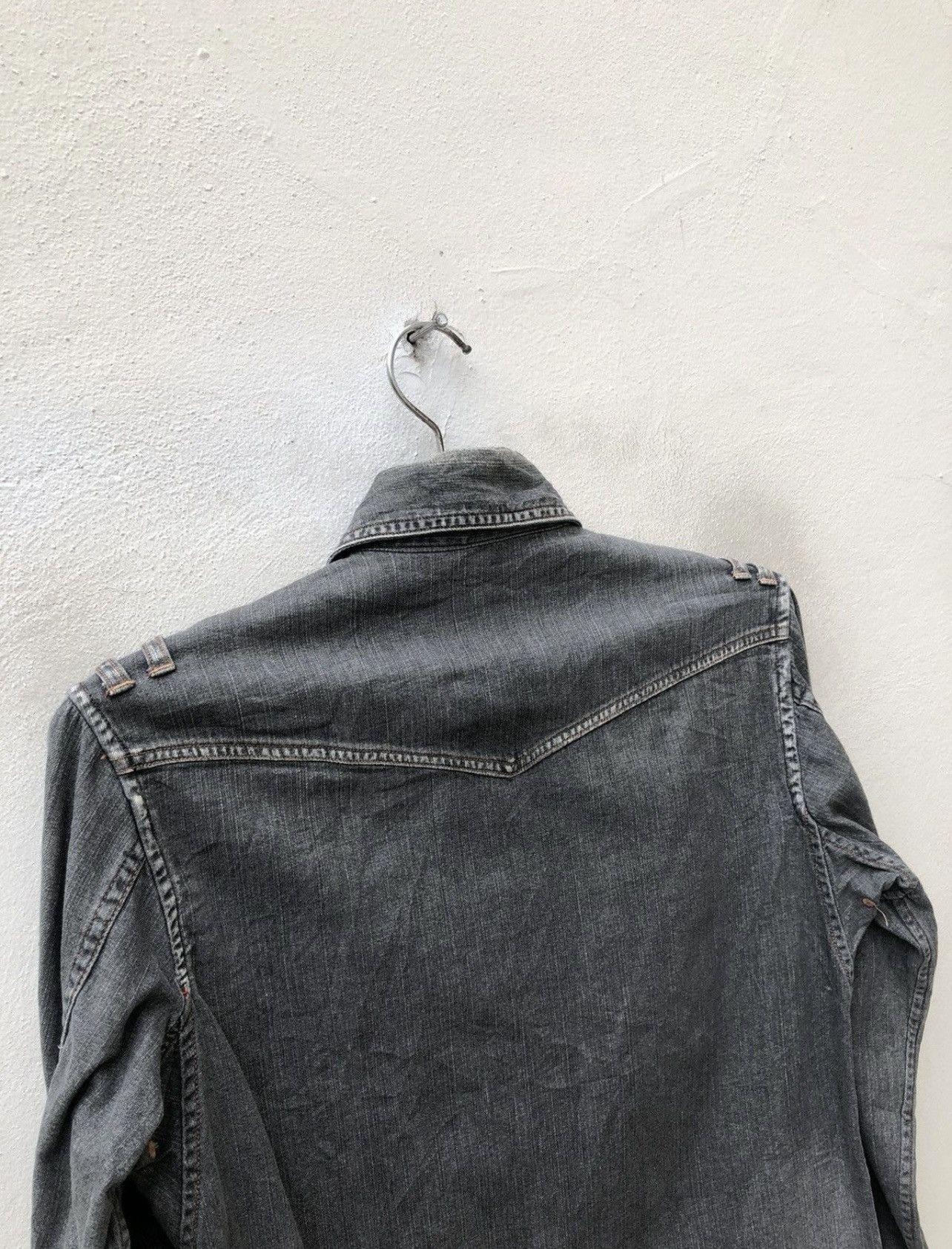 Mastermind Japan Vintage Roen Japan Skull Bones Fade Denim Western Shirt Size US S / EU 44-46 / 1 - 17 Thumbnail
