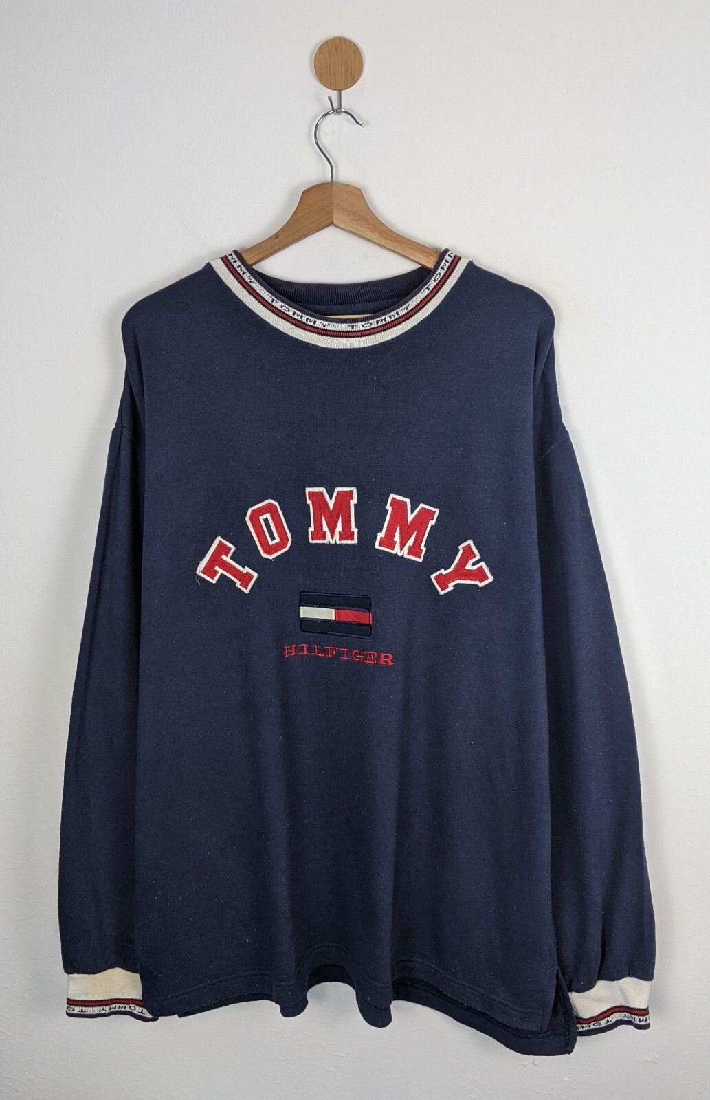 Tommy Hilfiger Vintage Tommy Hilfiger Sweatshirt Flag Logo Size US L / EU 52-54 / 3 - 1 Thumbnail