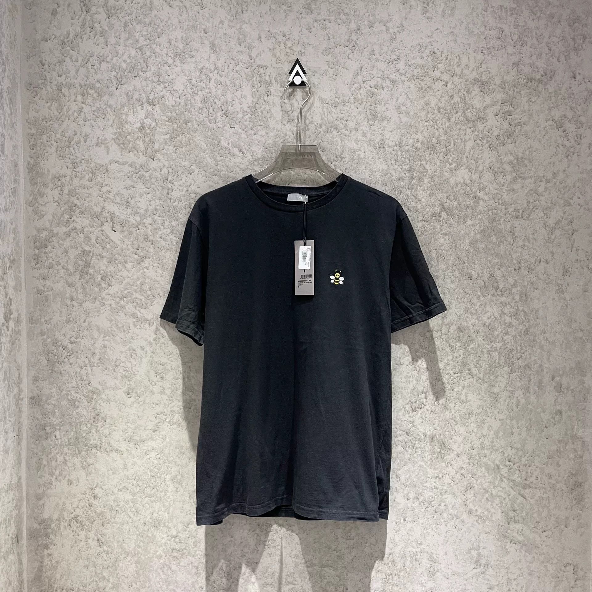 Dior Dior x Kaws Black Bee Short Sleeve Size US S / EU 44-46 / 1 - 1 Thumbnail
