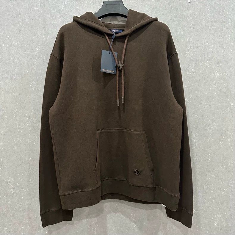 Louis Vuitton Louis Vuitton size 4l Three-flower Hardware Logo Hoodie Swe Size US M / EU 48-50 / 2 - 1 Thumbnail