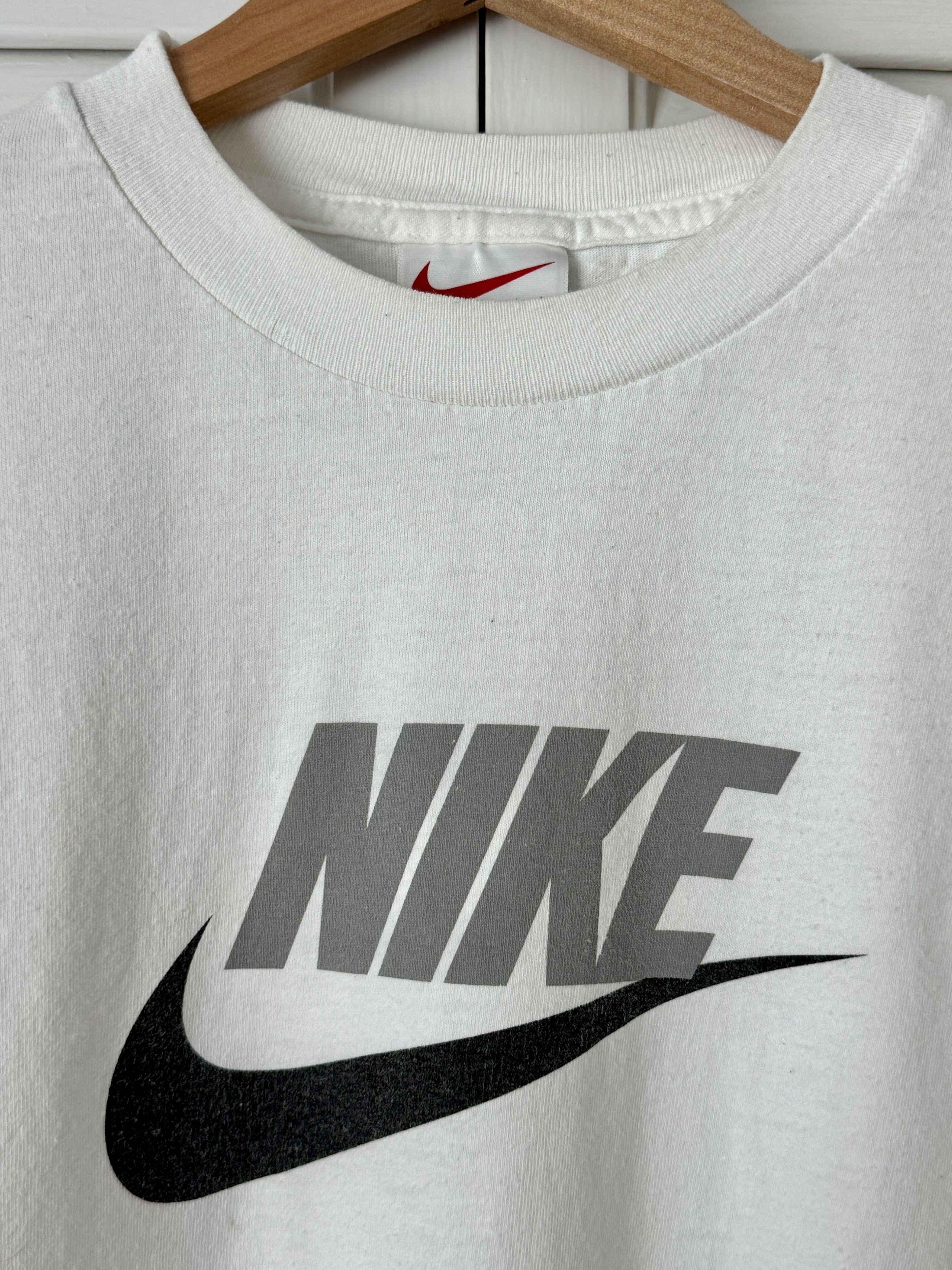 Nike Vintage Nike T Shirt Big Logo SZ XL Size US XL / EU 56 / 4 - 2 Thumbnail