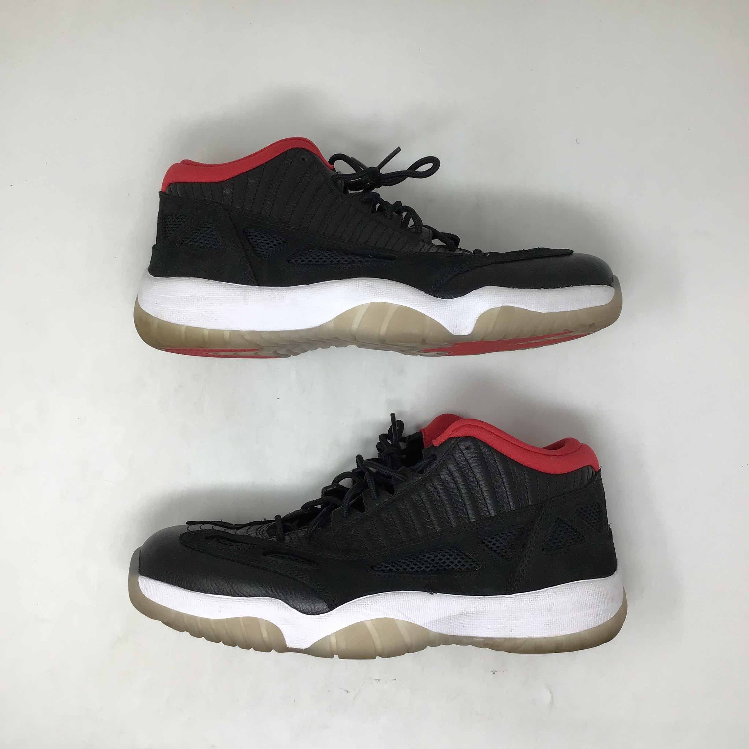 Air Jordan 11 Retro Low IE Bred 2021