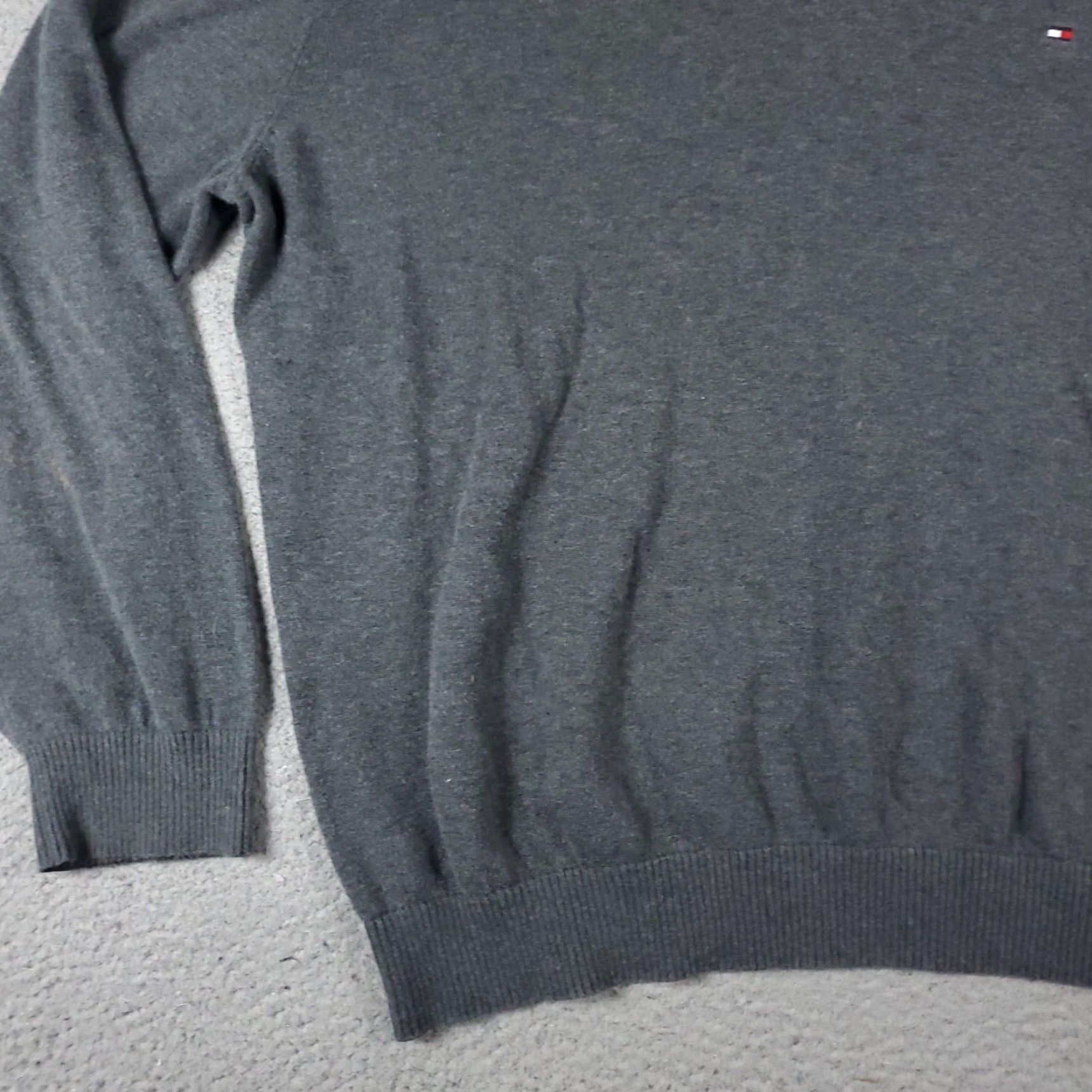 Tommy Hilfiger VINTAGE Tommy Hilfiger Sweater Men's 2XL Pullover V-Neck Gray Casual Knit Logo Fall Winter Men's Size US XXL / EU 58 / 5 - 4 Thumbnail