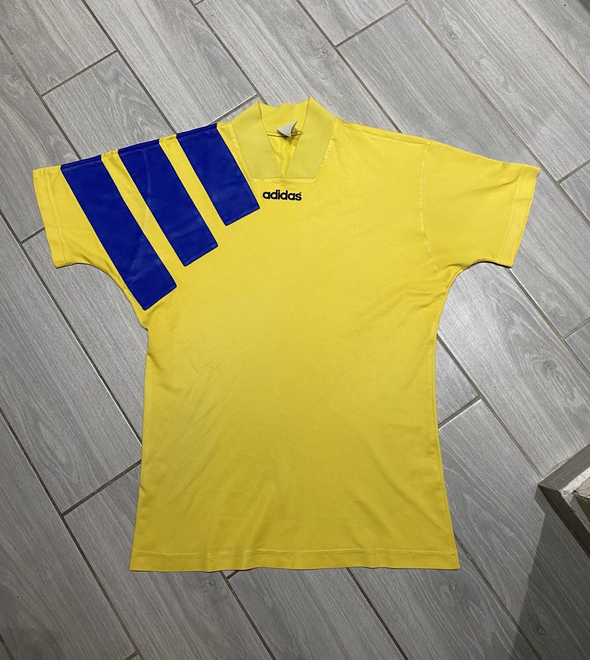 Adidas Sweden Home football 90s 1991 Soccer Sweden Template Jersey Size US S / EU 44-46 / 1 - 1 Thumbnail