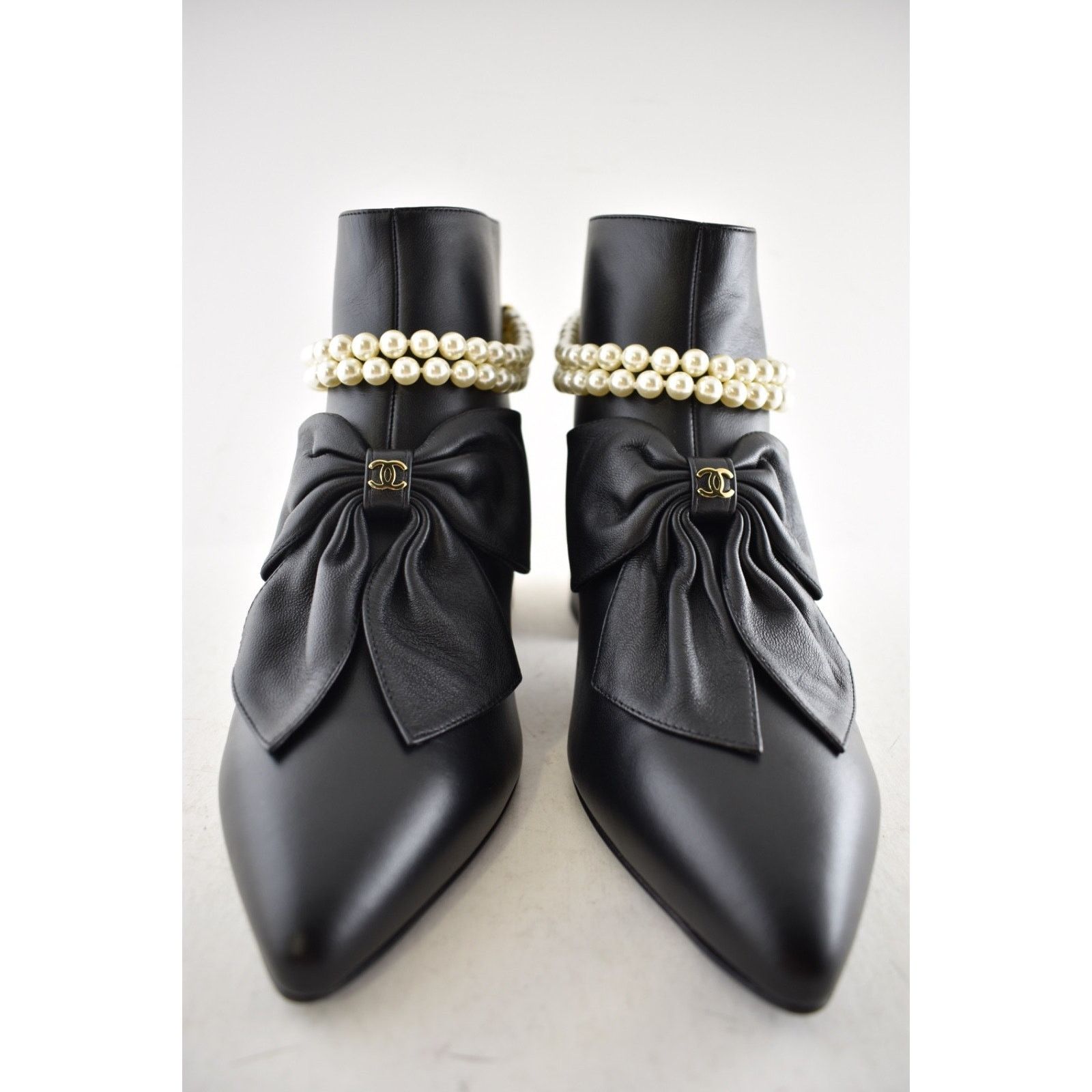 Chanel Chanel Black Lambskin Pearl CC Bow Ankle Boots 38 Size US 7 / IT 37 - 6 Thumbnail