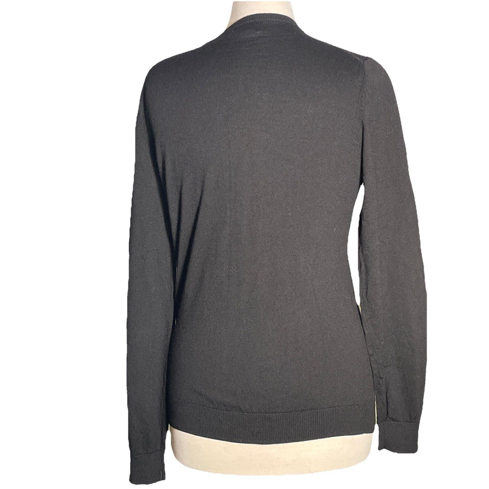 H&M H&M Merino Wool V-Neck Pullover Sweater Women’s Small Size S / US 4 / IT 40 - 4 Thumbnail