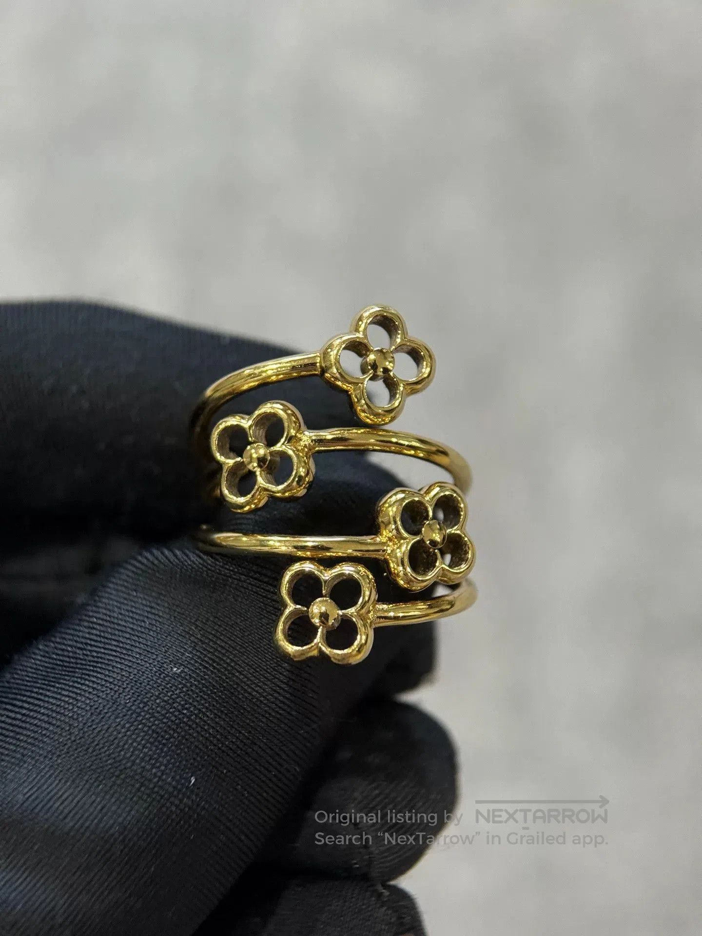 Louis Vuitton gold floral cutout ring. Size ONE SIZE - 2 Thumbnail