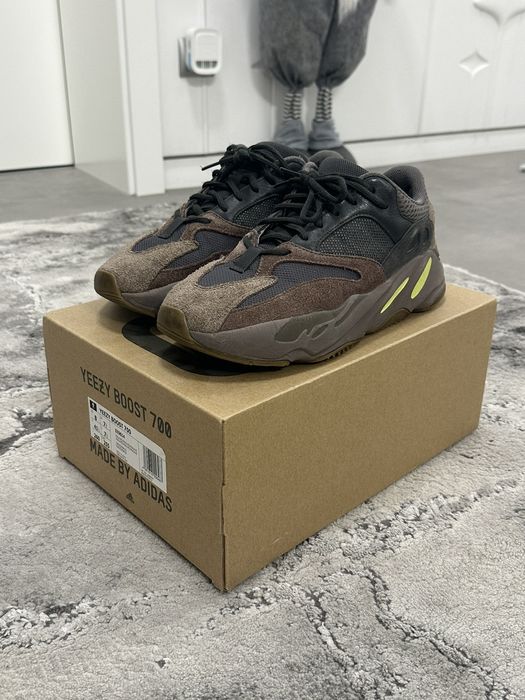 Yeezy 700 best sale mauve grailed