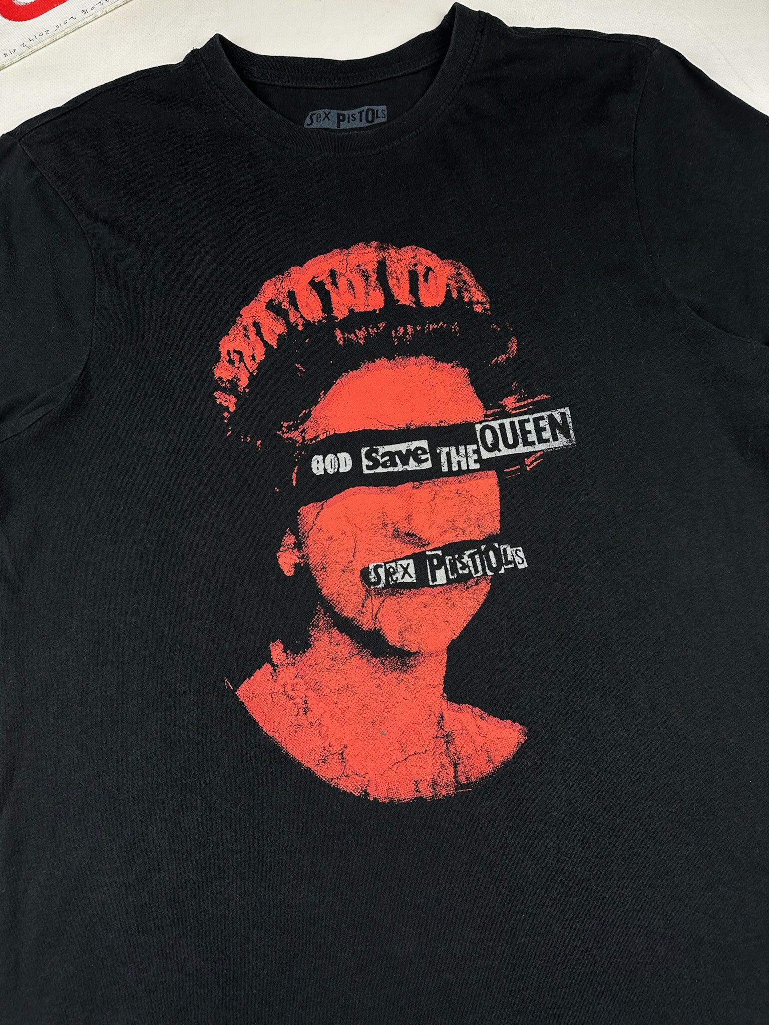 Band Tees VINTAGE SEX PISTOLS GOD SAVE THE QUEEN VERY RARE Size US M / EU 48-50 / 2 - 2 Thumbnail