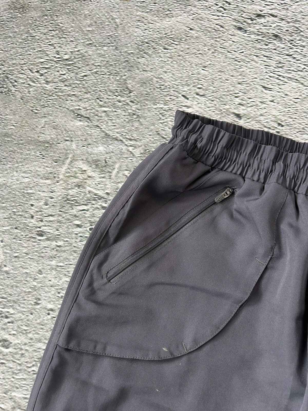 Umbro × Vintage Umbro nylon track pants vintage grey cargo parachute Size US 30 / EU 46 - 4 Thumbnail