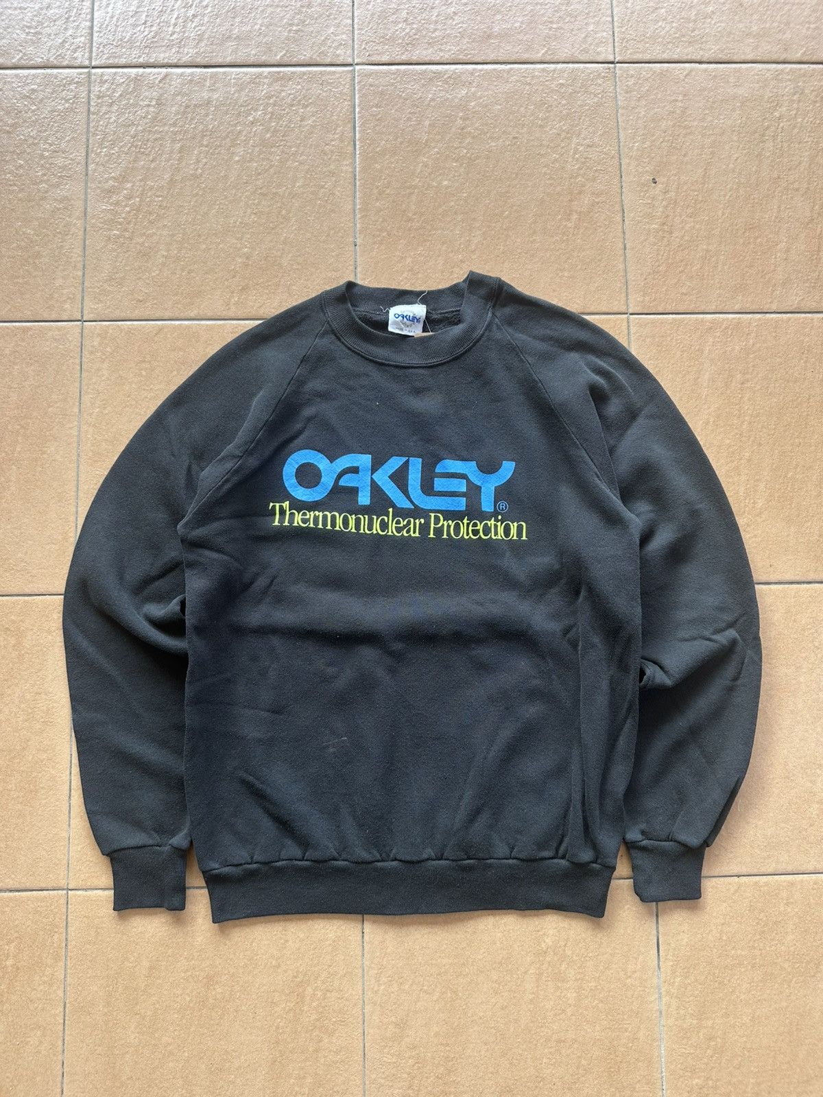 Oakley Rare! Vintage 90s Oakley Thermonuclear Protection Crewneck Size US L / EU 52-54 / 3 - 1 Thumbnail