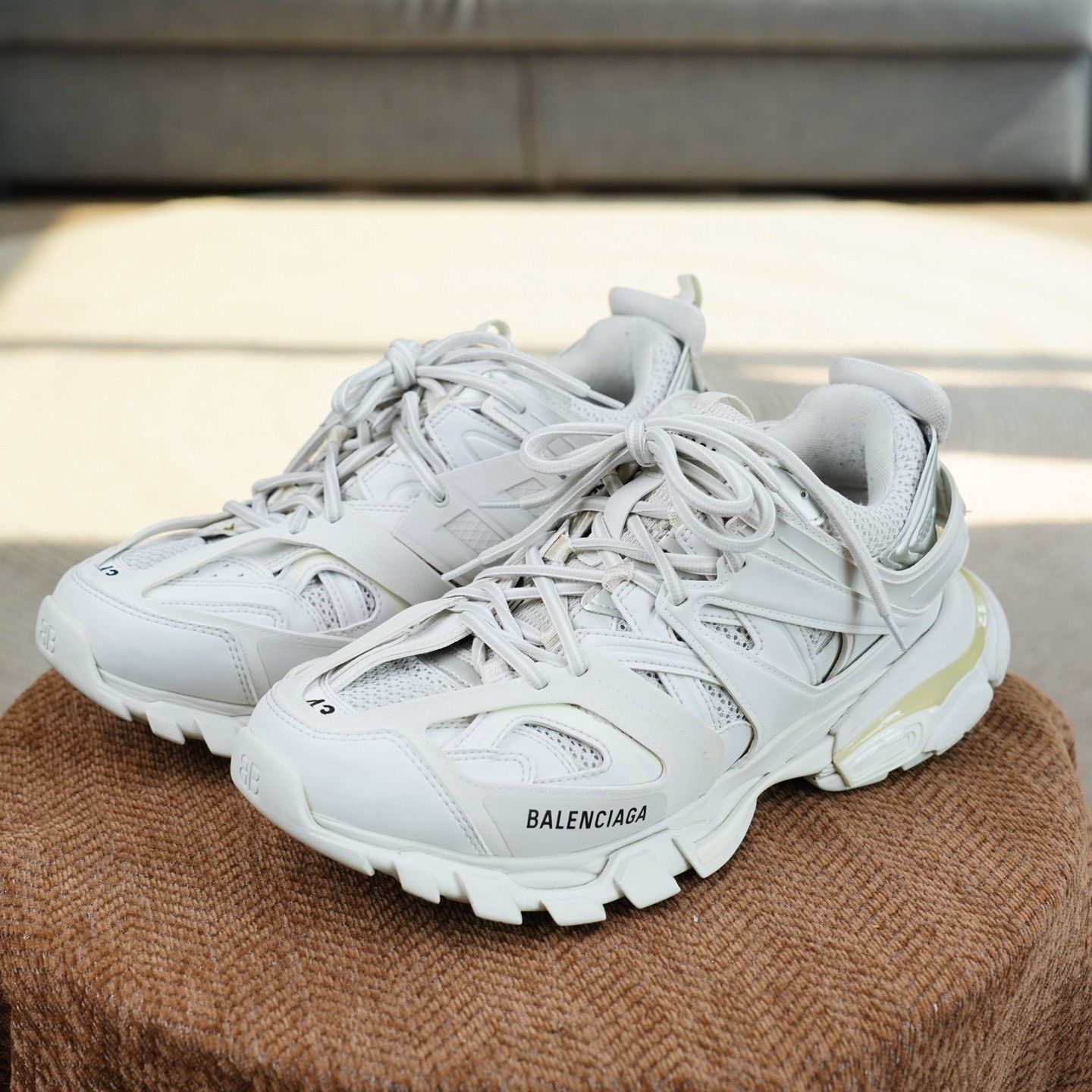 Balenciaga Balenciaga White Lowtop Sneakers 10 Men Size US 10 / EU 43 - 1 Thumbnail