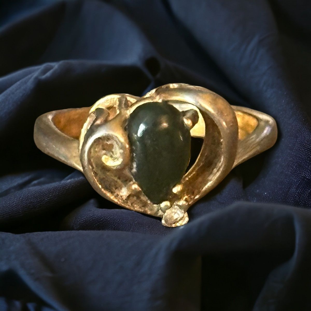 Vintage Vintage 18KHGE green stone ring Size ONE SIZE - 1 Thumbnail
