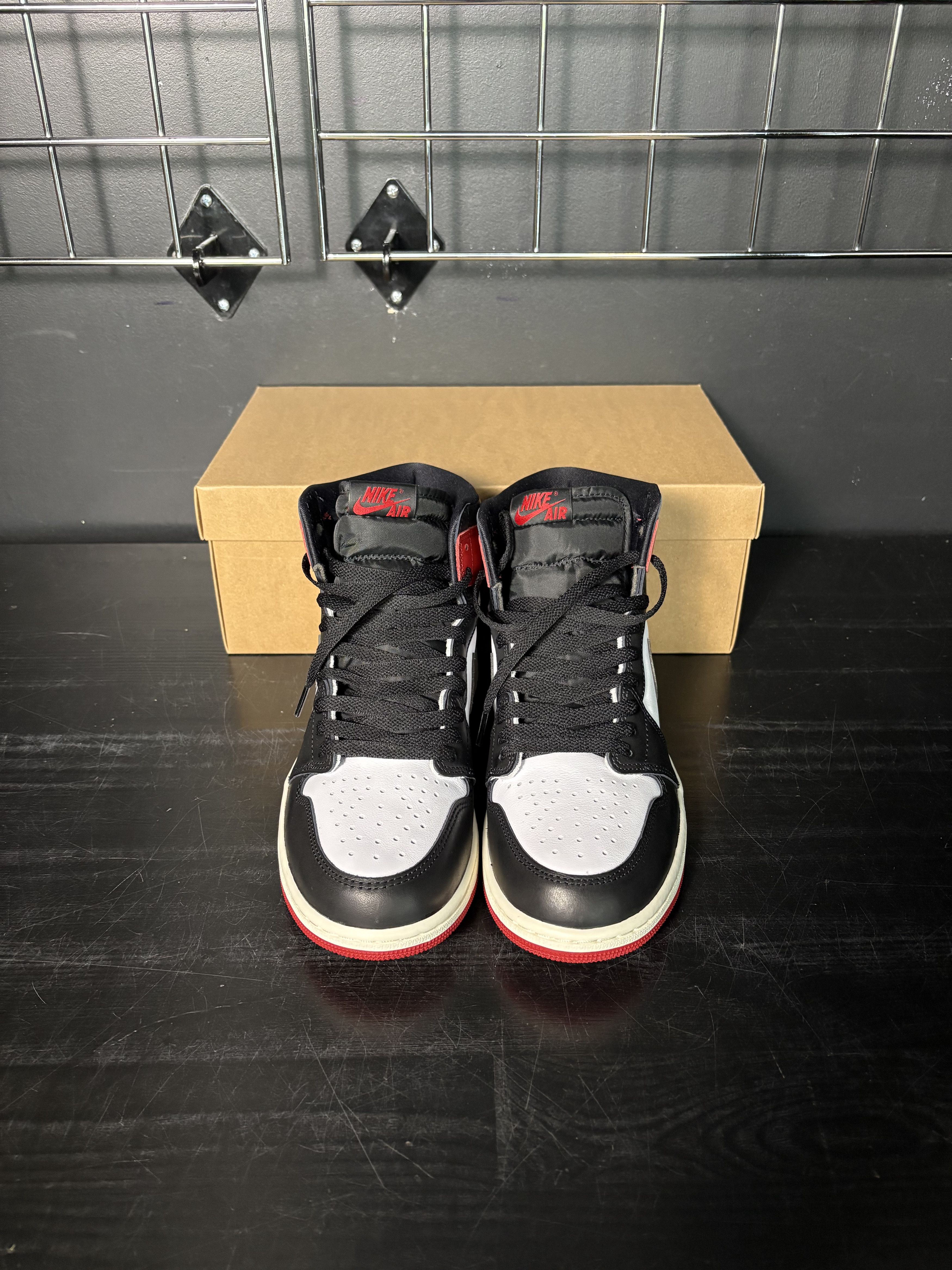 Jordan Brand Air Jordan 1 Retro High OG "Black Toe" Reimagined **PRE-OWNED** Size US 9 / EU 42 - 4 Thumbnail