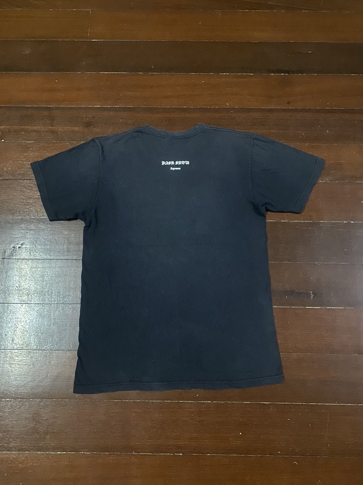 Supreme Supreme x Dash Snow Saddam Hussein newspaper Tee Size US M / EU 48-50 / 2 - 7 Thumbnail