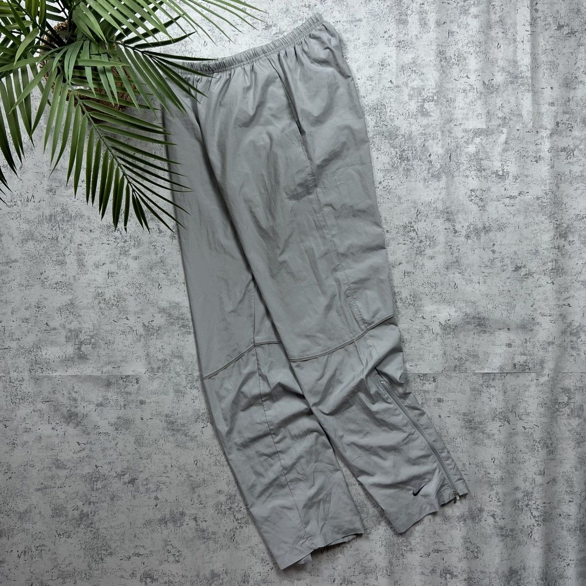 Nike 90s NIKE SWOOSH VINTAGE Y2K GORPCORE PARACHUTE RETRO PANTS Size US 32 / EU 48 - 2 Thumbnail