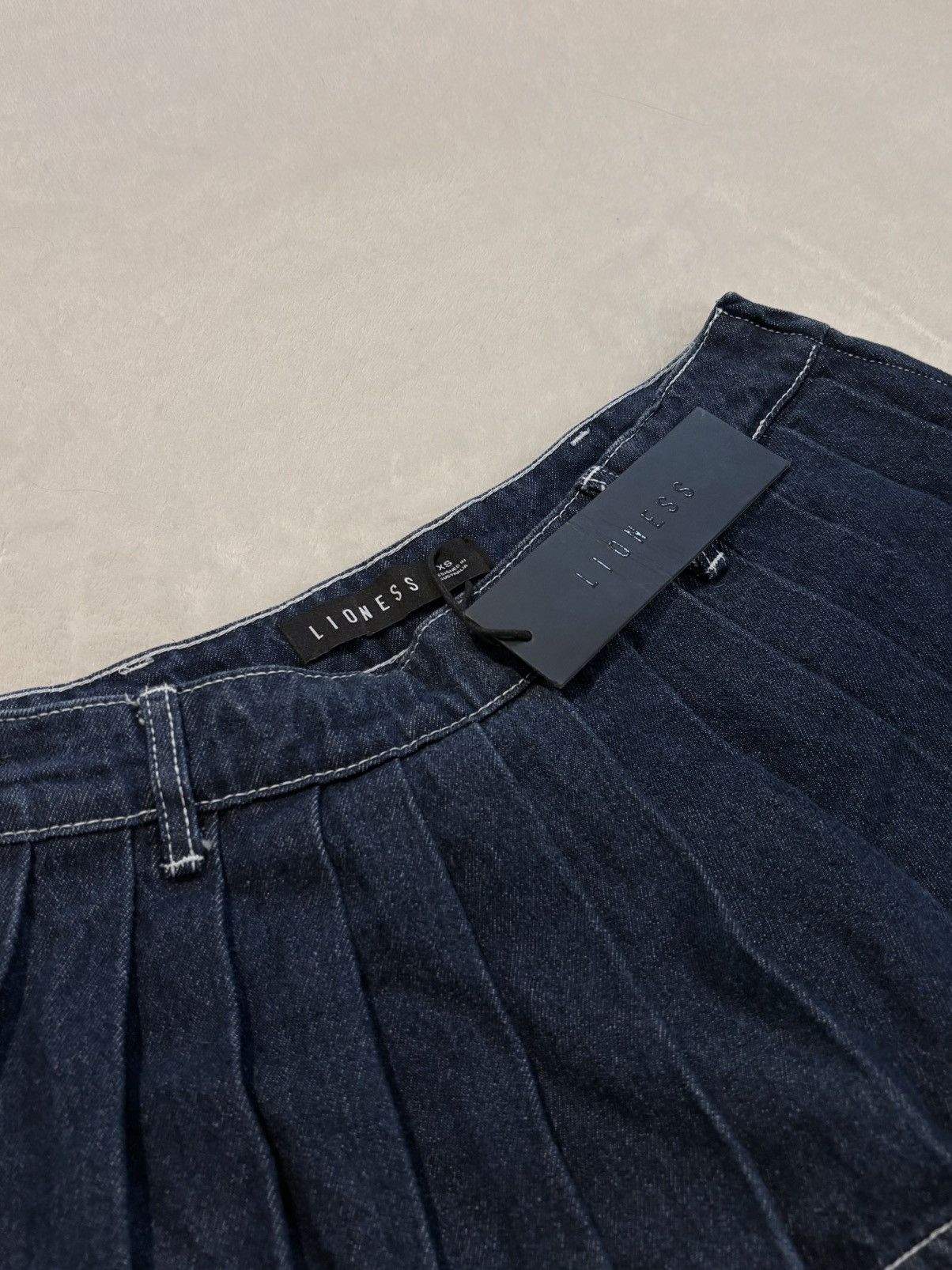 Lioness Lioness dark wash pleated denim mini skirt XS Size 30" / US 8 / IT 44 - 2 Thumbnail